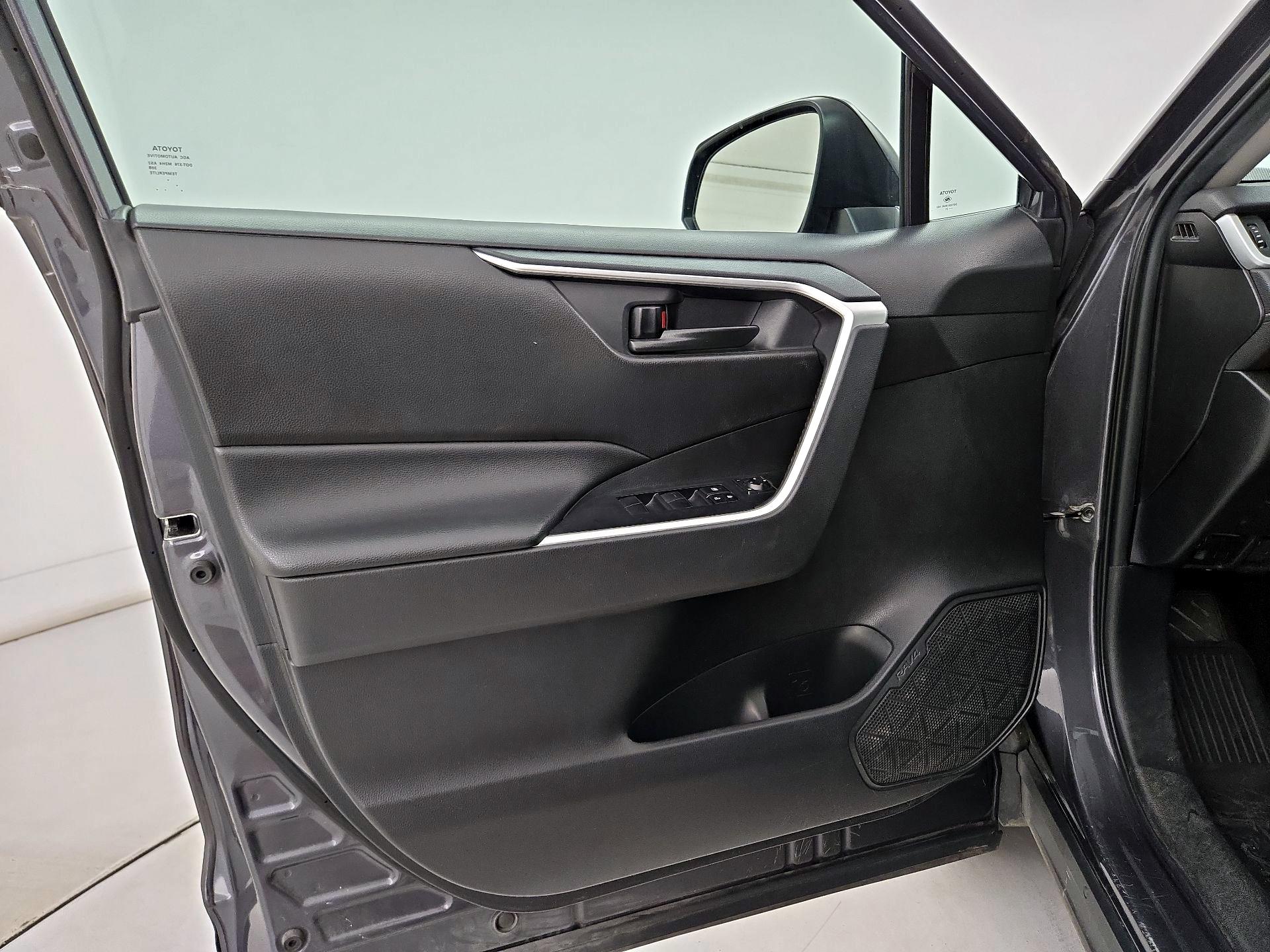 Thumbnail: 2022 Toyota RAV4 - 12