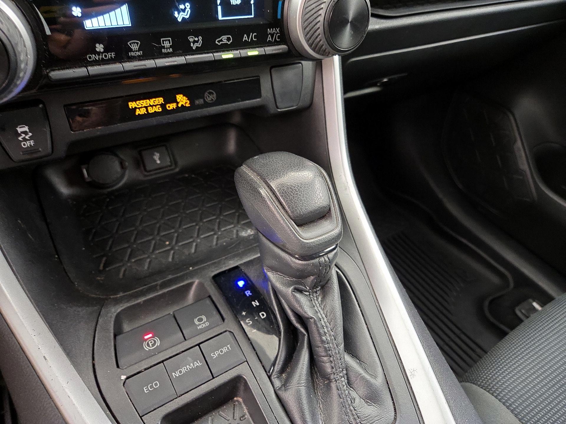 Thumbnail: 2022 Toyota RAV4 - 17