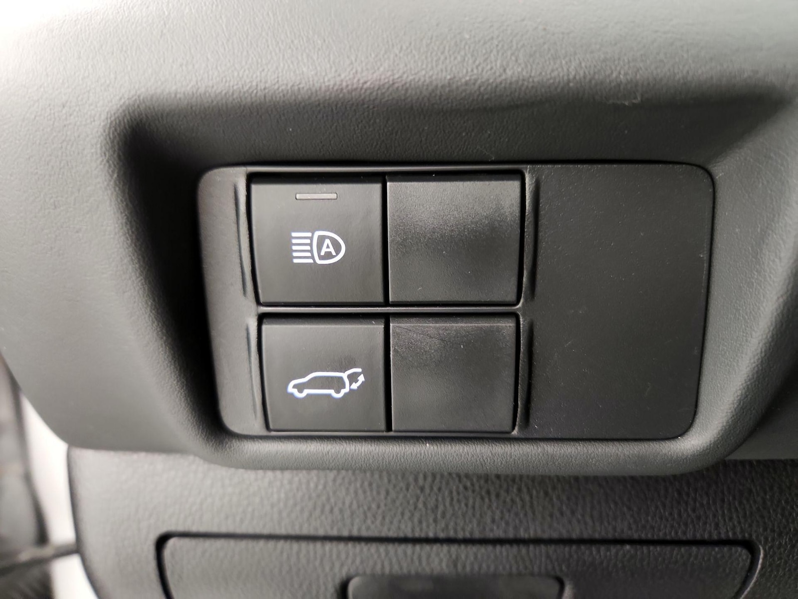 2021 Toyota Highlander LE - Photo 14