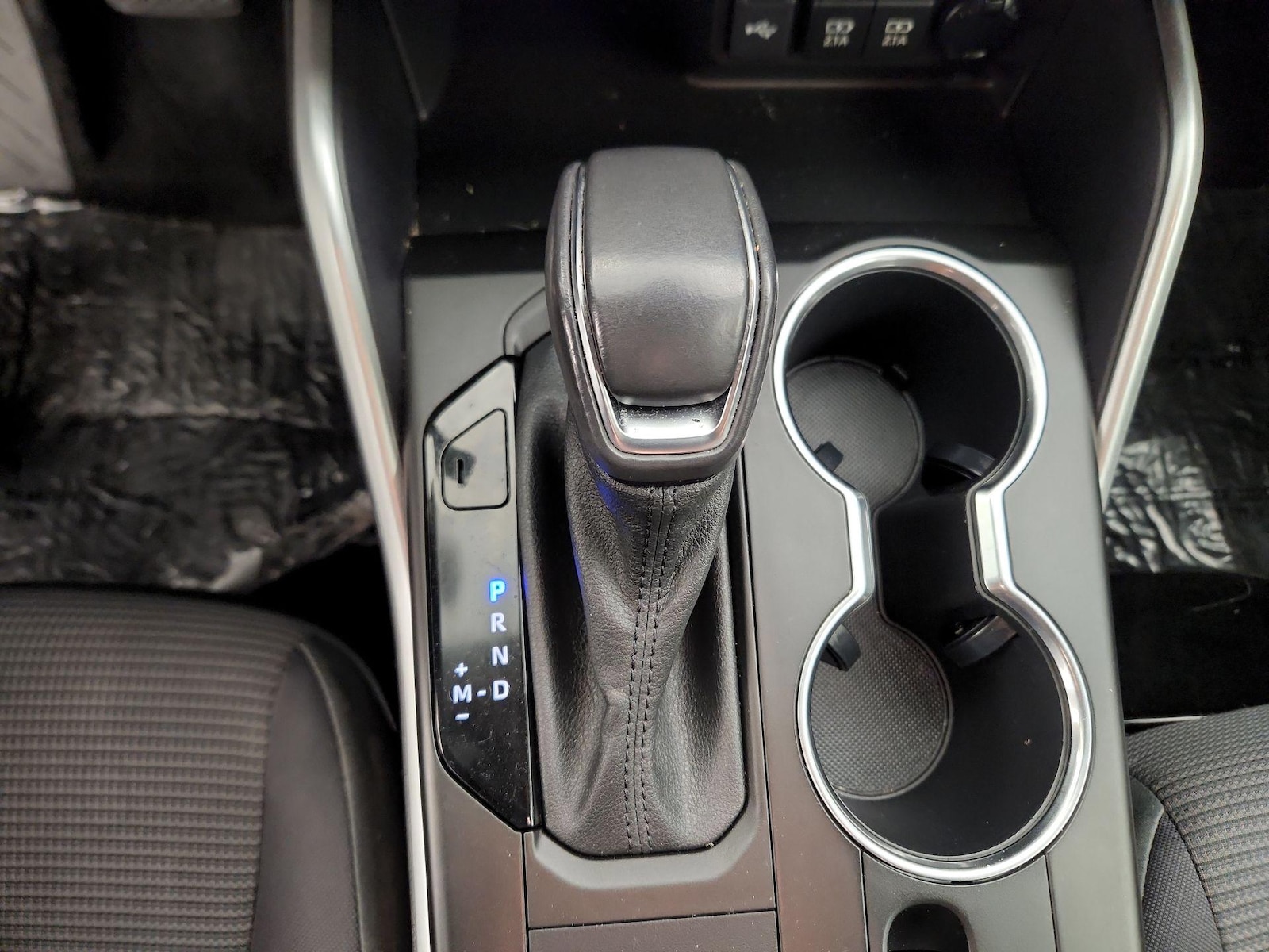 2021 Toyota Highlander LE - Photo 18