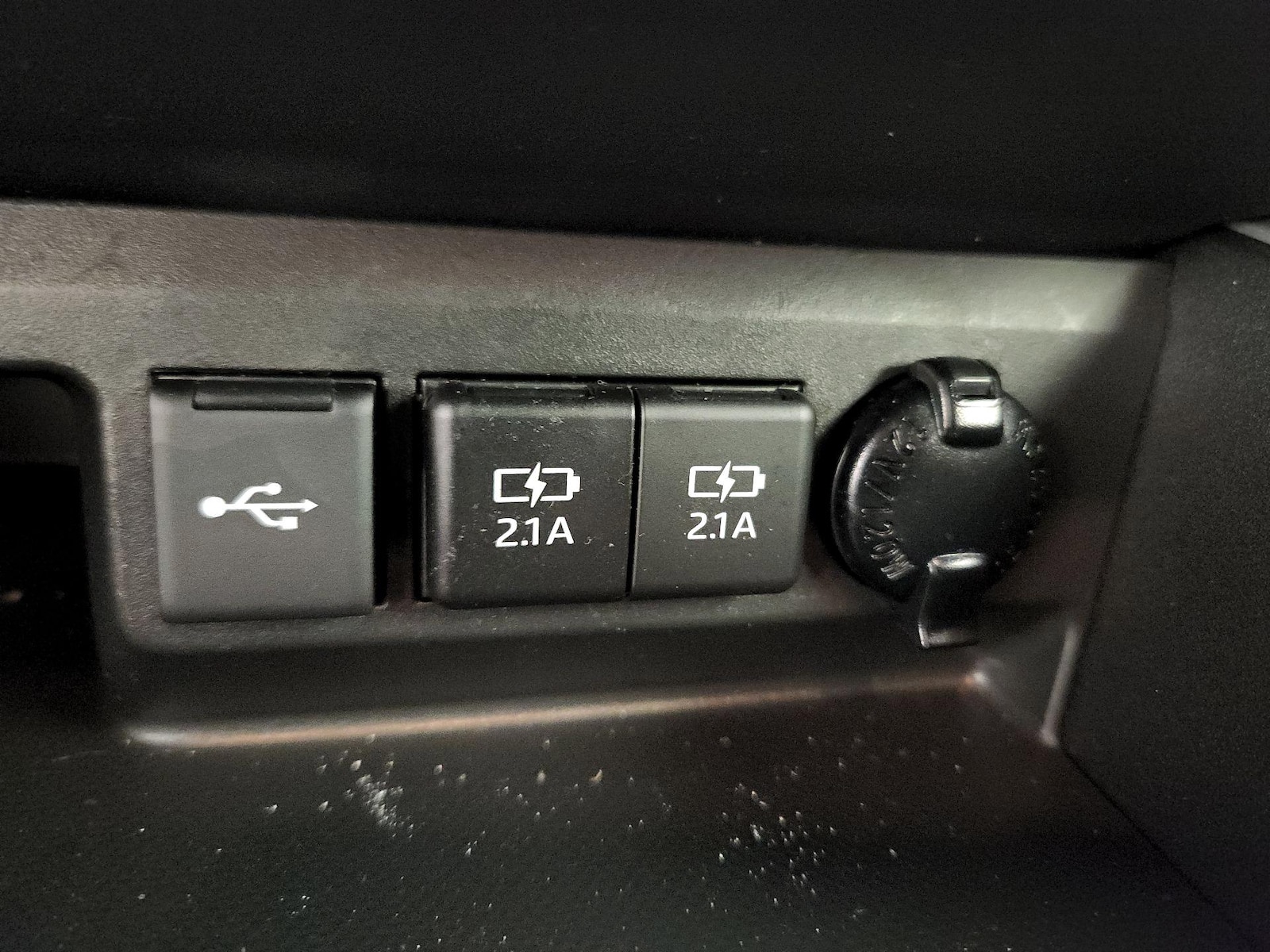2021 Toyota Highlander LE - Photo 19