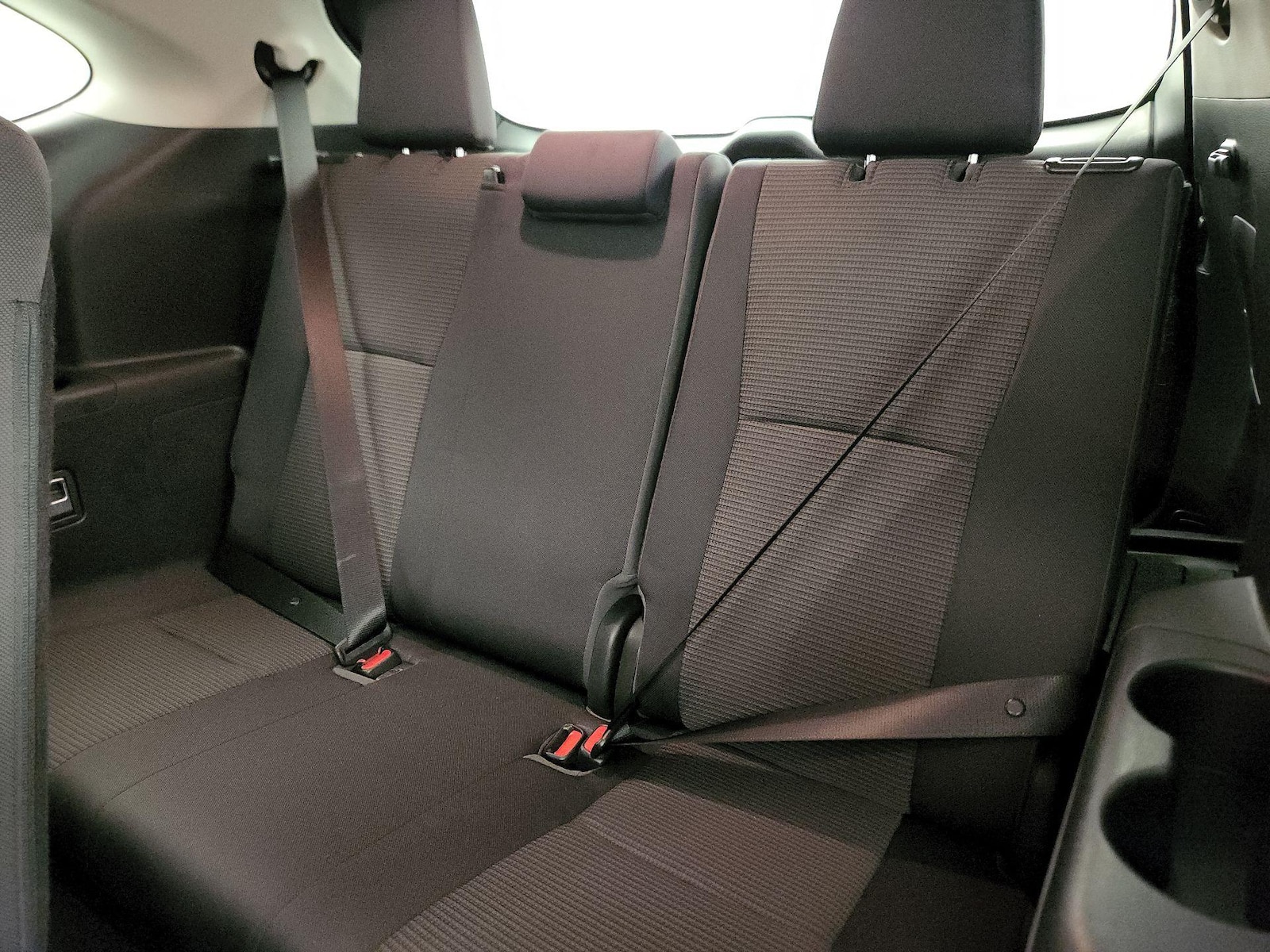 2021 Toyota Highlander LE - Photo 21