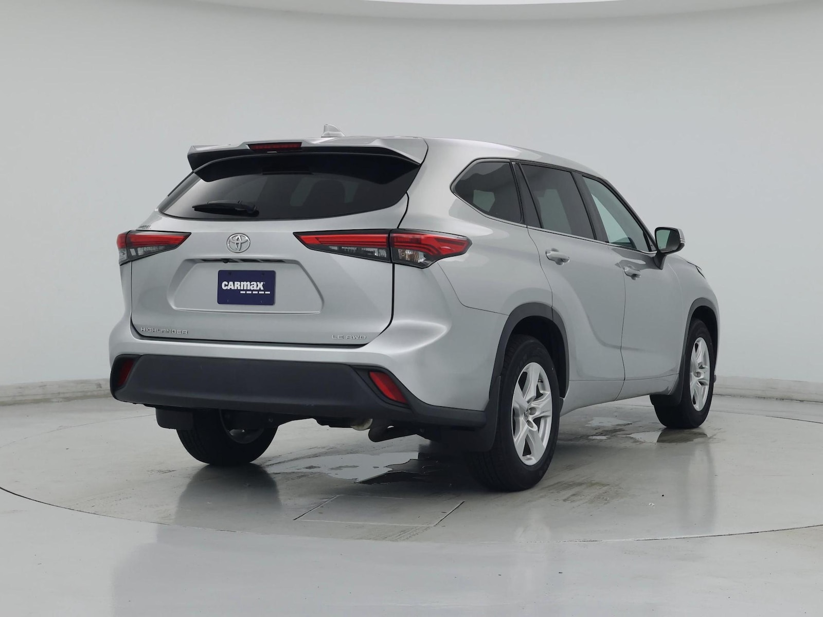 2021 Toyota Highlander LE - Photo 9