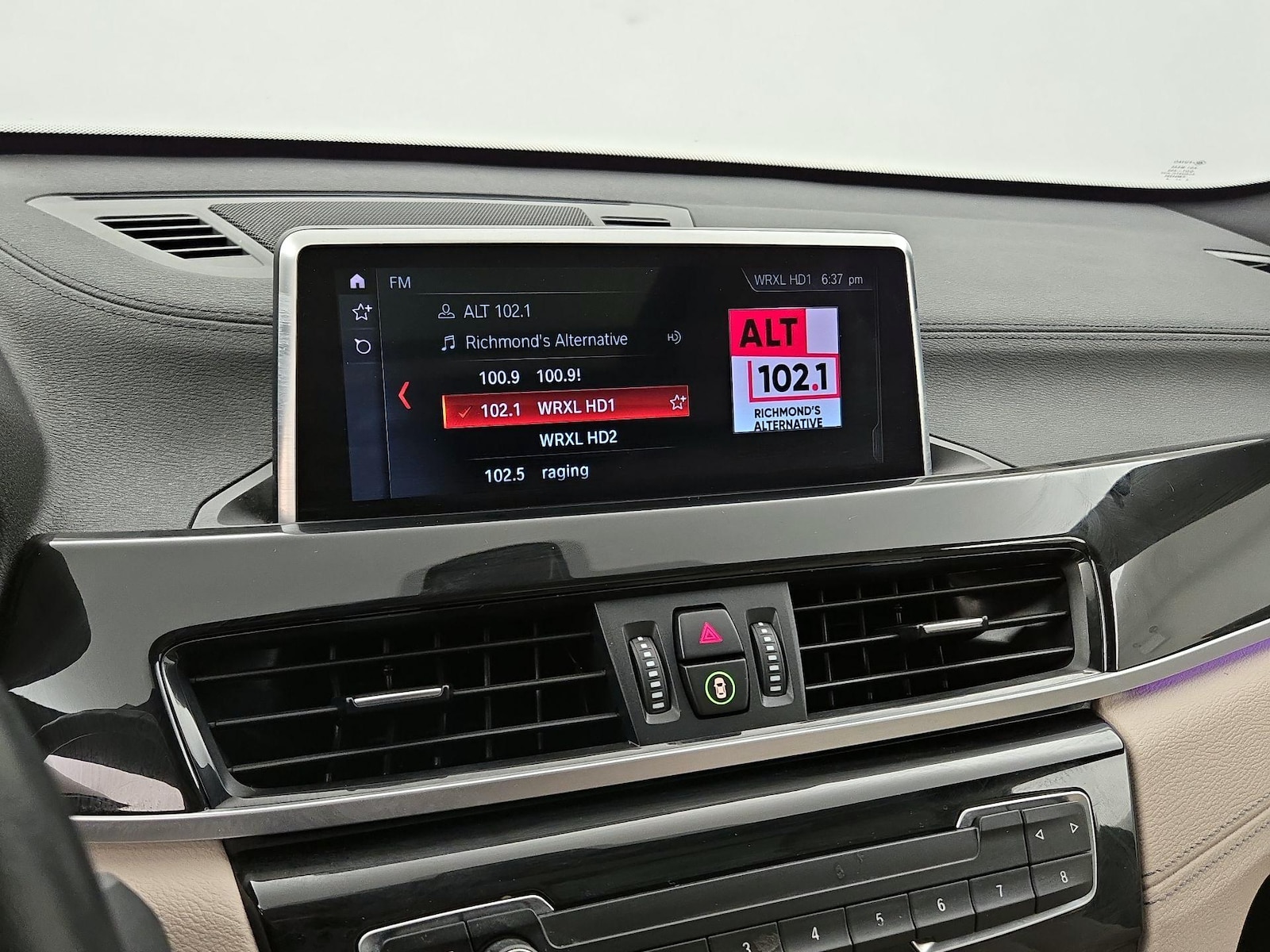 2021 BMW X1 28i - Photo 17