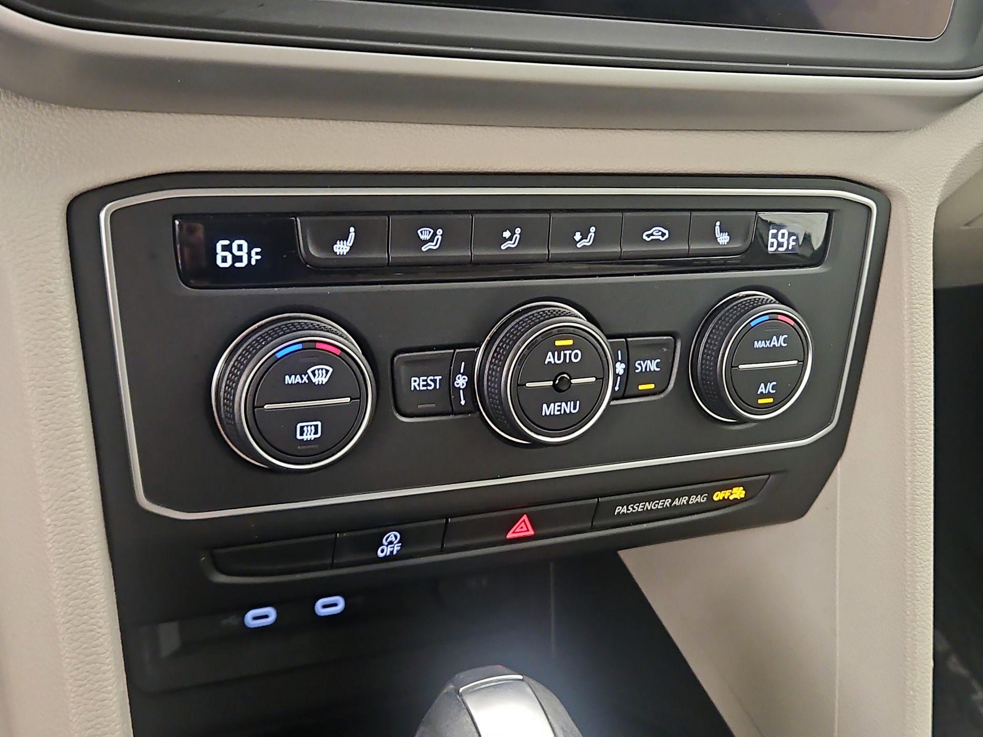 Thumbnail: 2021 Volkswagen Atlas - 16