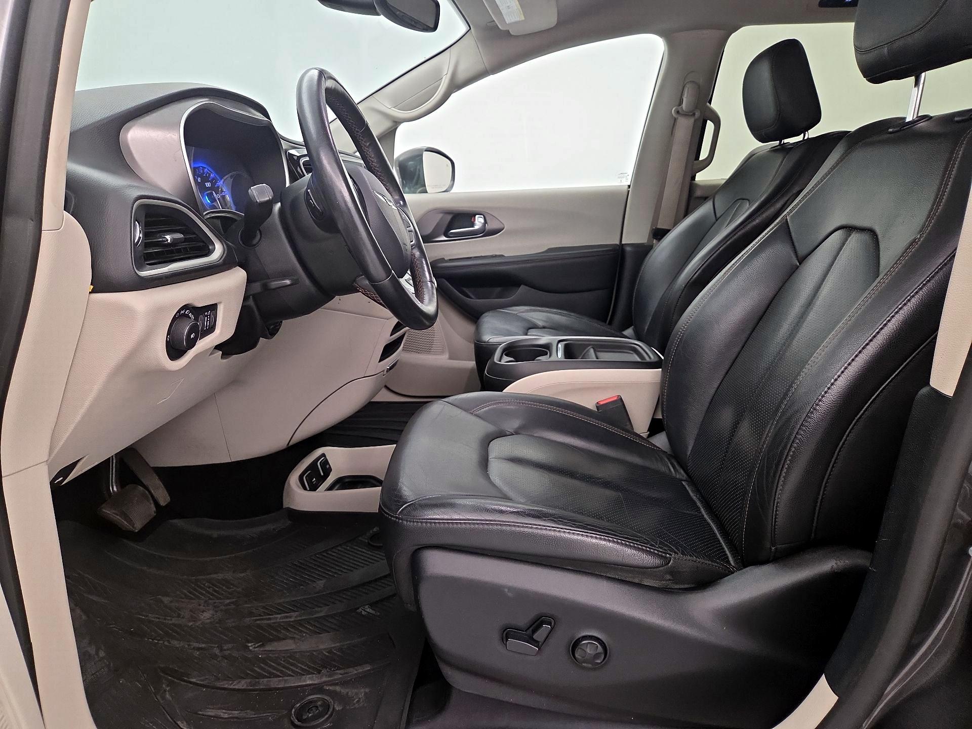 Thumbnail: 2020 Chrysler Pacifica - 11