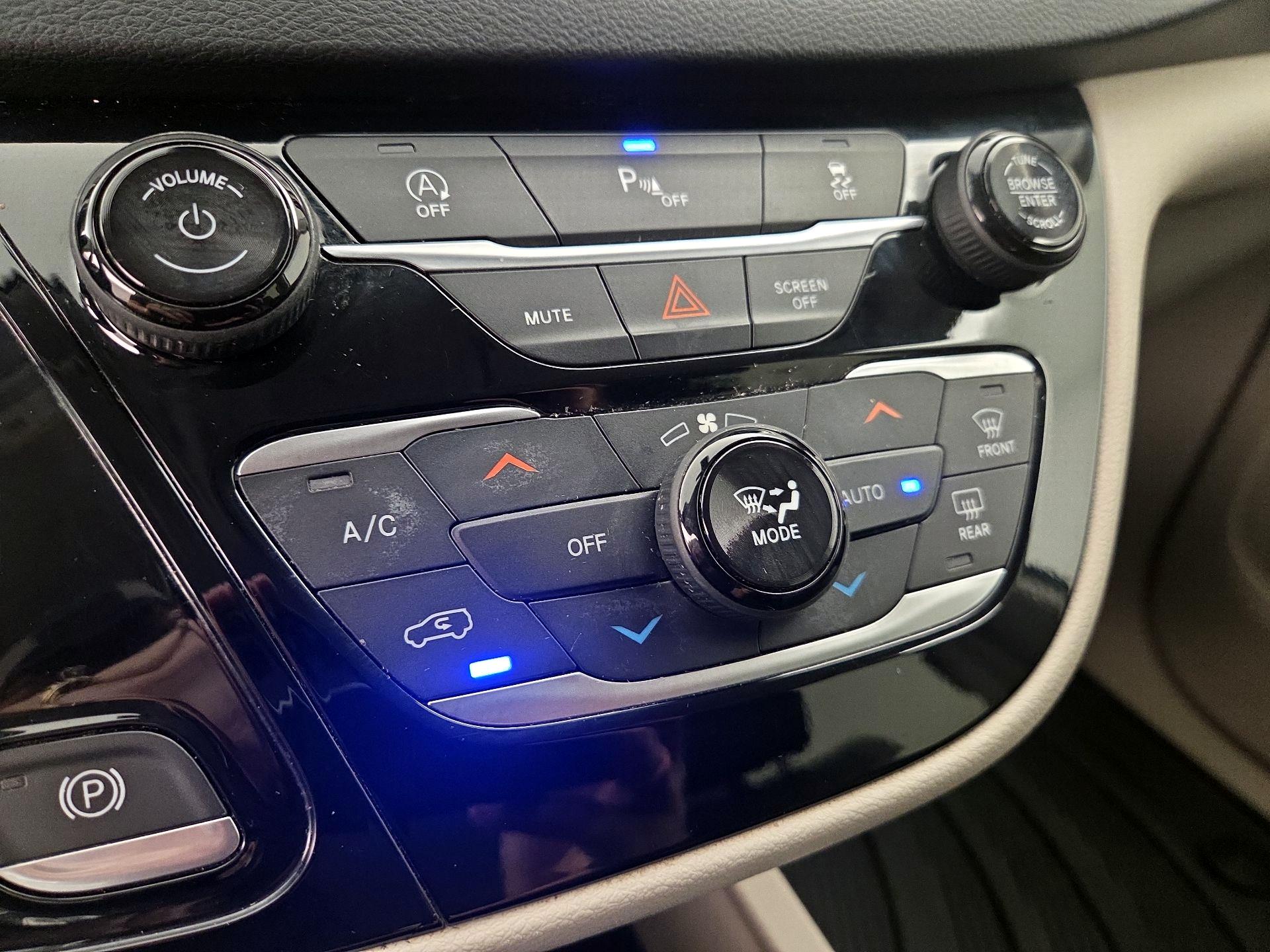 Thumbnail: 2020 Chrysler Pacifica - 16