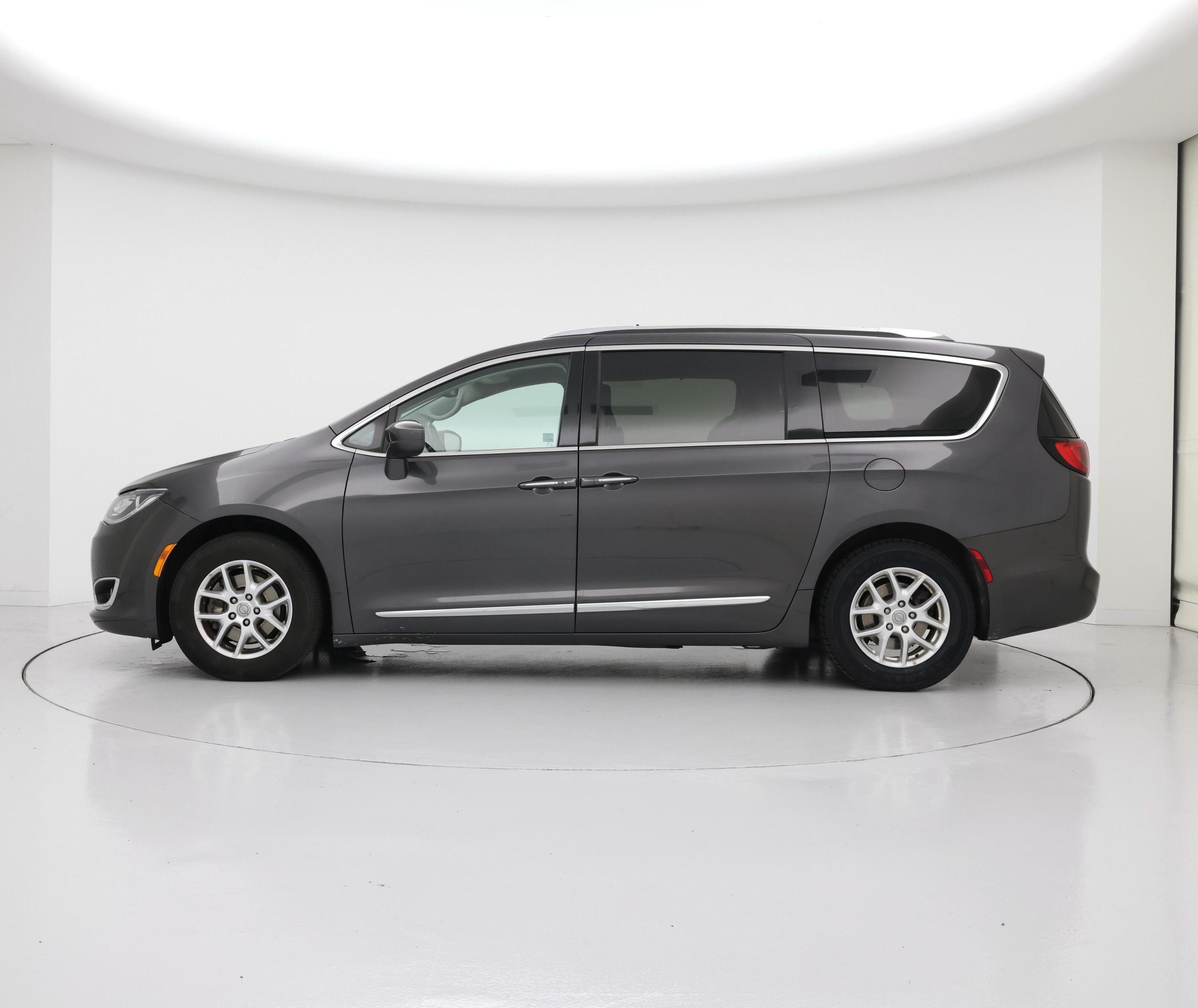 Thumbnail: 2020 Chrysler Pacifica - 3