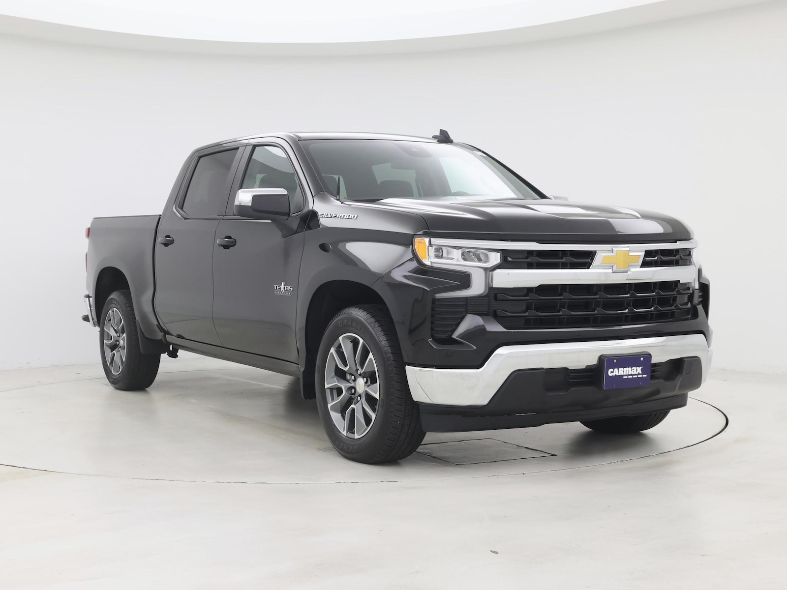 2025 Chevrolet Silverado 1500 LT - Photo 2