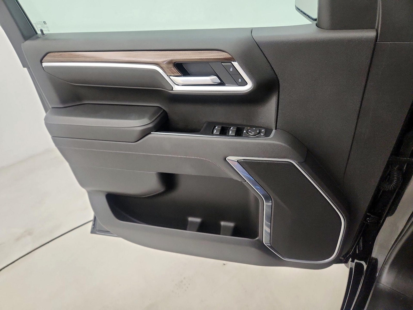 2025 Chevrolet Silverado 1500 LT - Photo 13