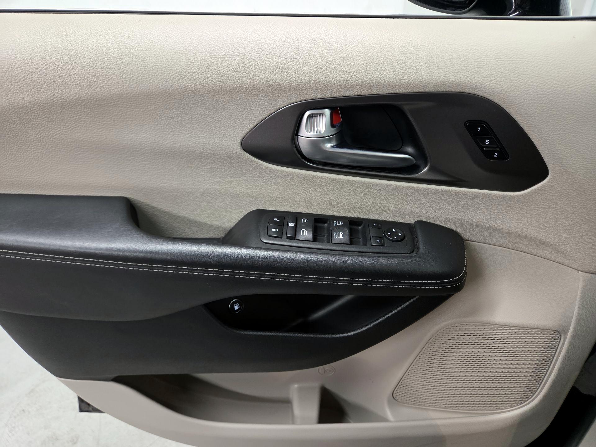 Thumbnail: 2024 Chrysler Pacifica - 12