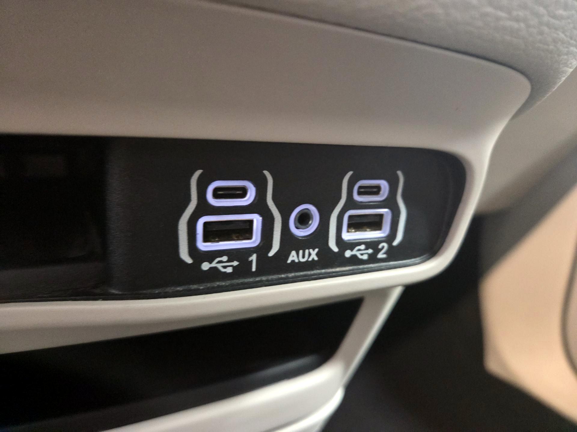 Thumbnail: 2024 Chrysler Pacifica - 19