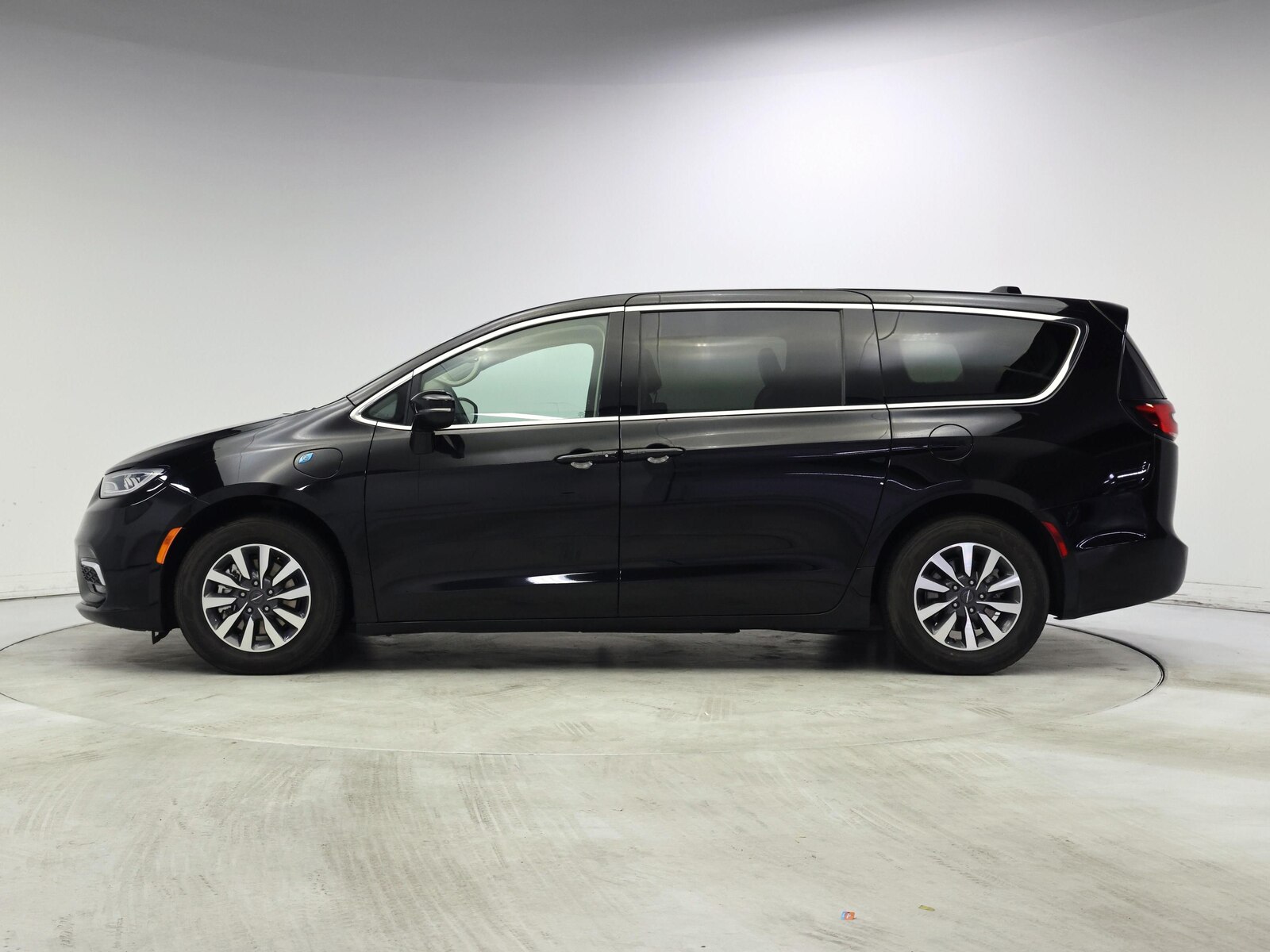 2024 Chrysler Pacifica PHEV Select - Photo 4