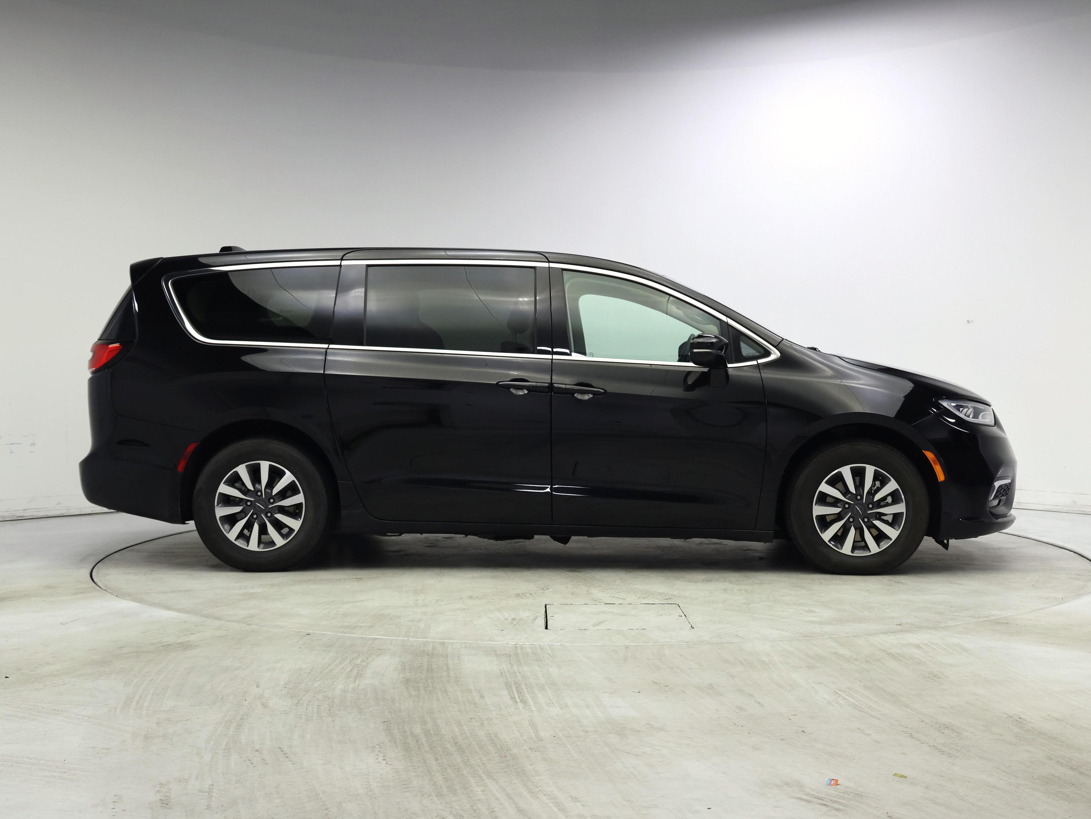 Thumbnail: 2024 Chrysler Pacifica - 7