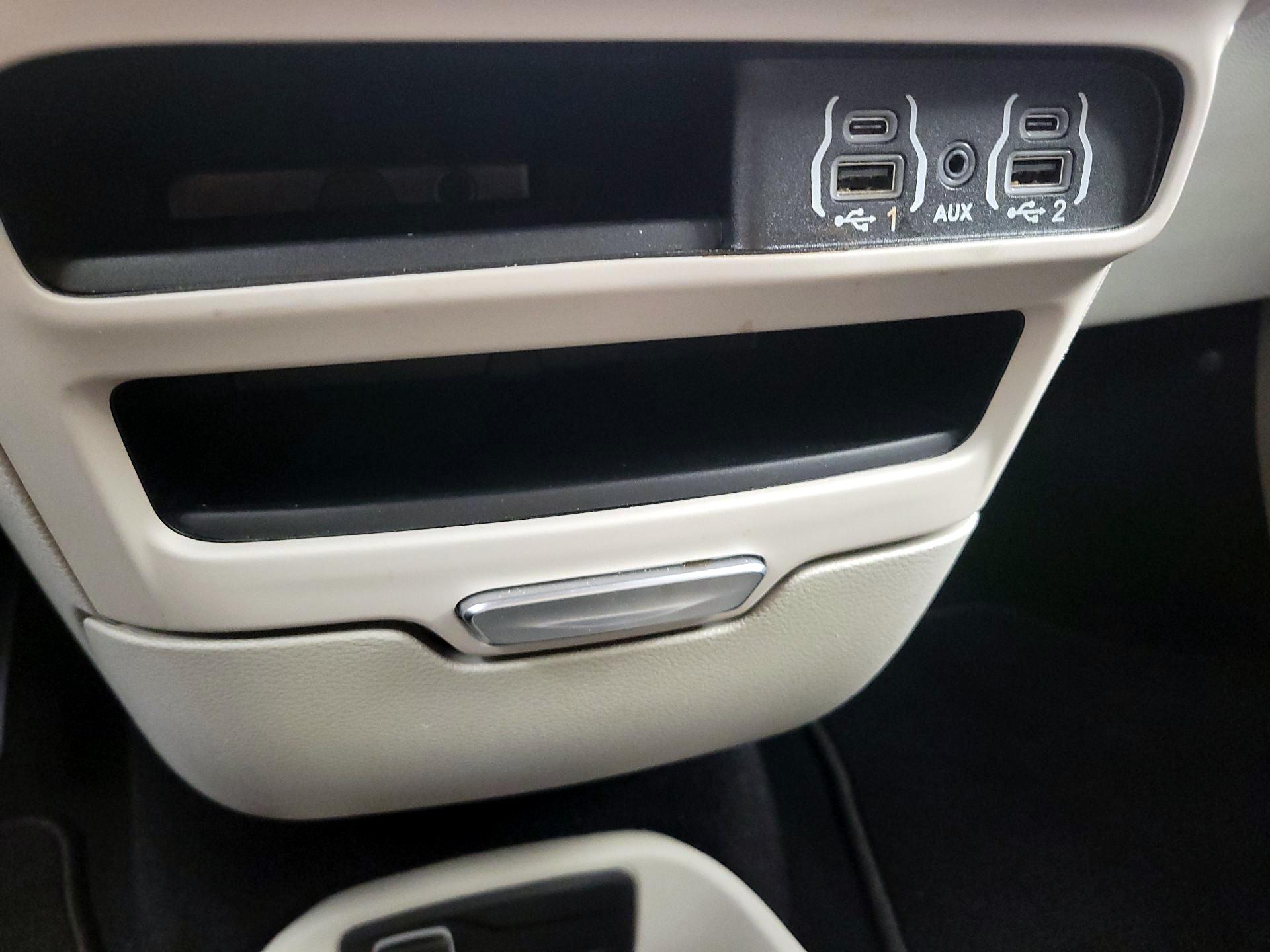 Thumbnail: 2023 Chrysler Pacifica - 18