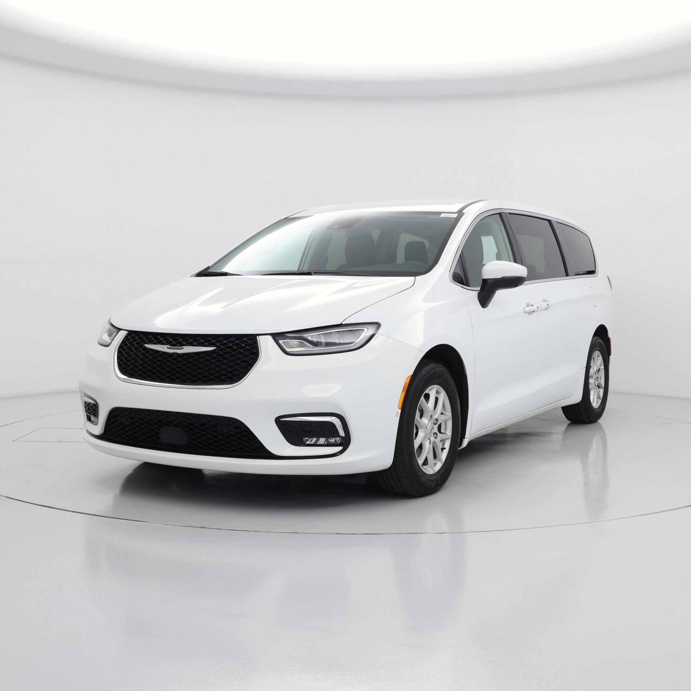 Thumbnail: 2023 Chrysler Pacifica - 4