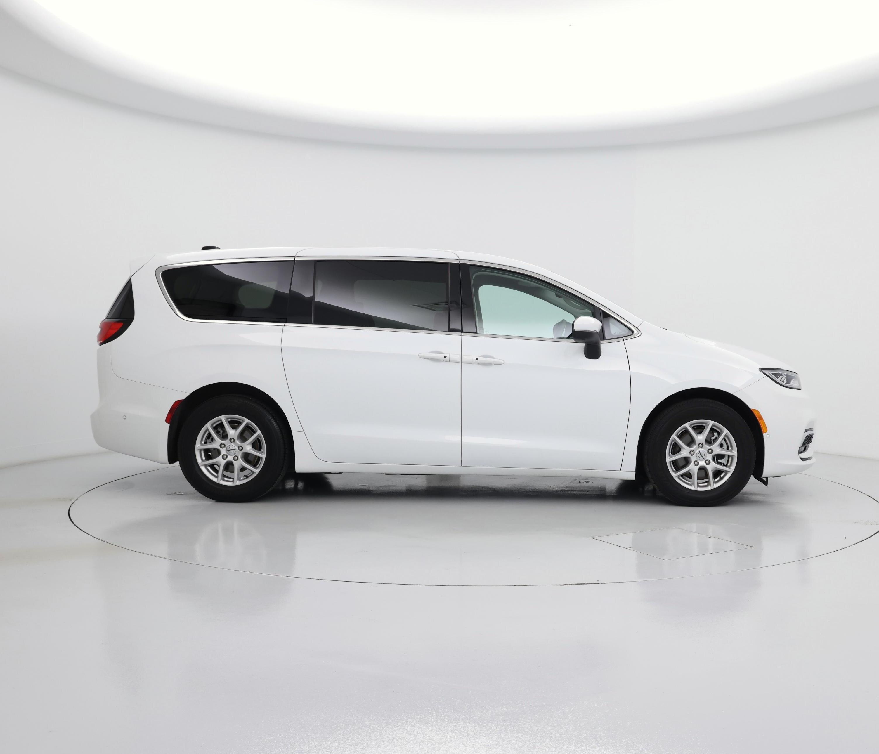 Thumbnail: 2023 Chrysler Pacifica - 7