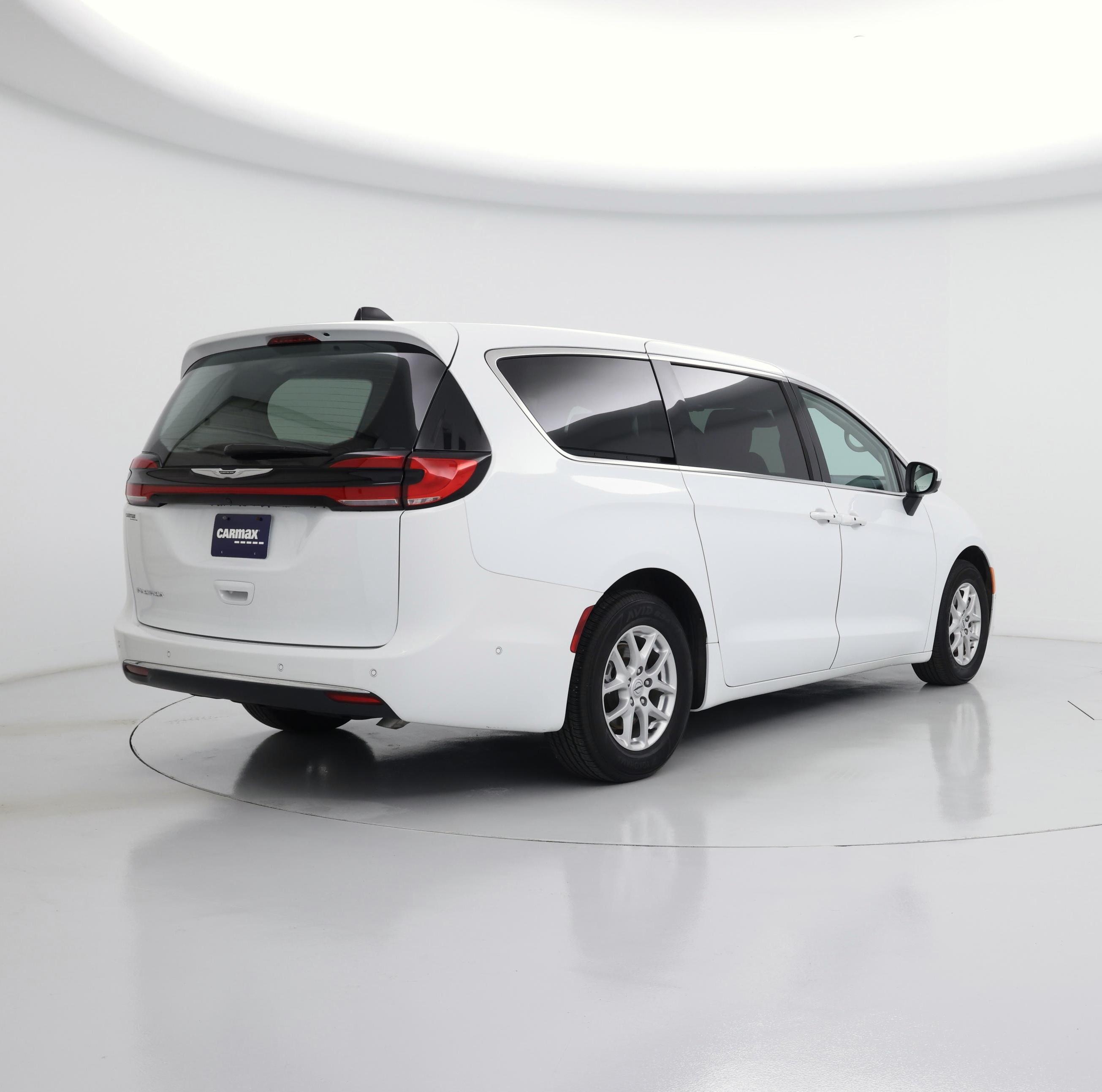 Thumbnail: 2023 Chrysler Pacifica - 8