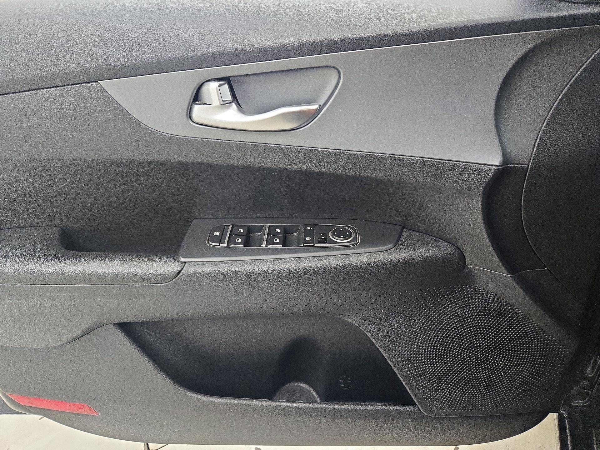 Thumbnail: 2020 Kia Forte - 12