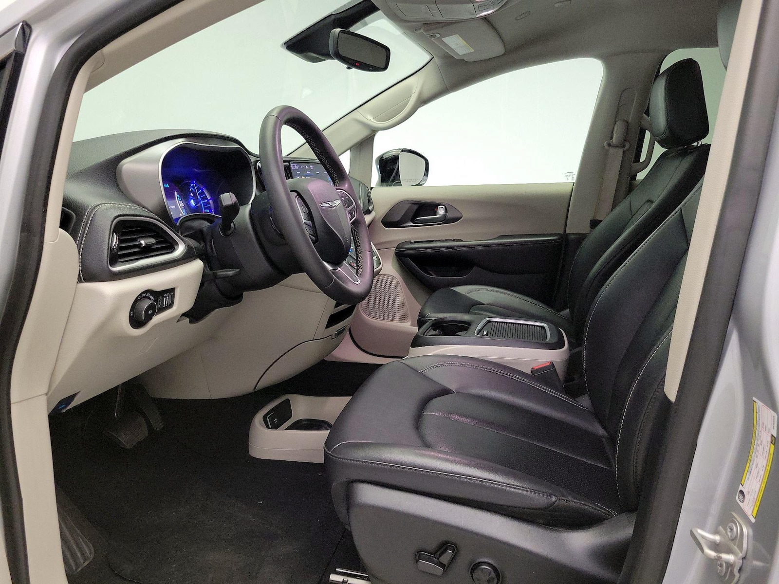 2024 Chrysler Pacifica PHEV Select - Photo 12