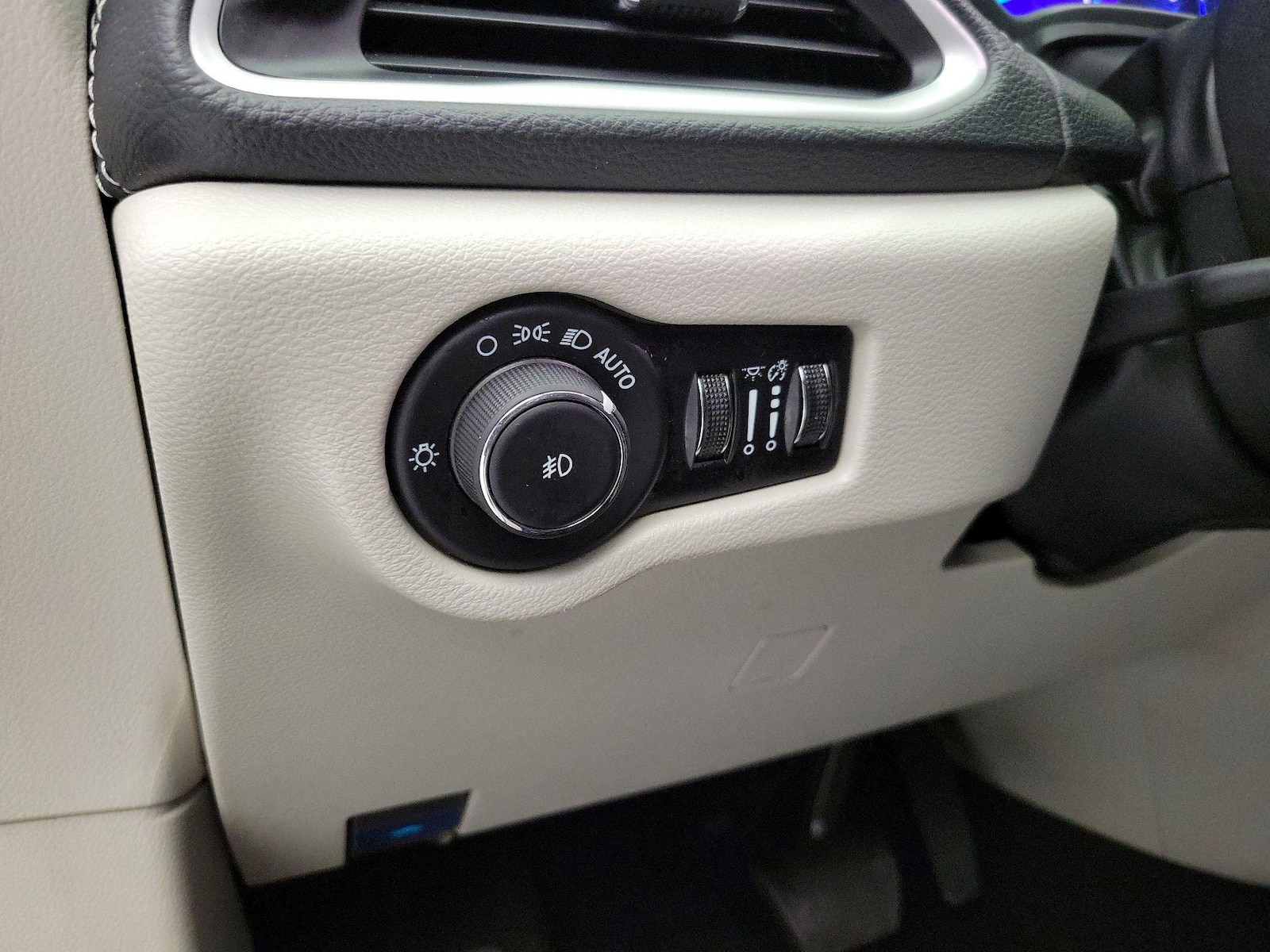 2024 Chrysler Pacifica PHEV Select - Photo 14