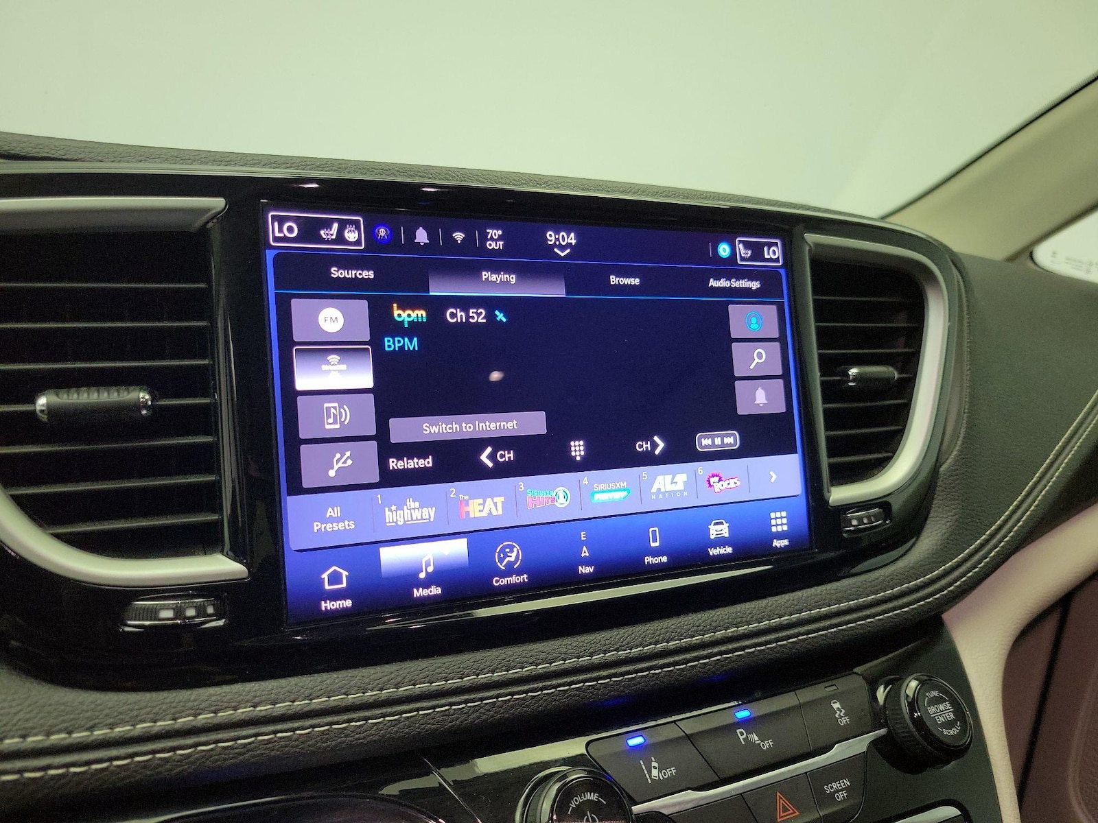 2024 Chrysler Pacifica PHEV Select - Photo 17