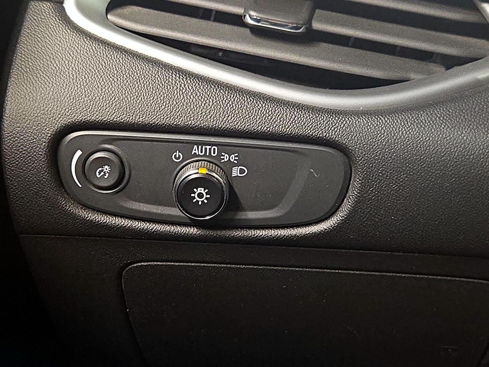 2023 Chevrolet Malibu 1LT - Photo 14