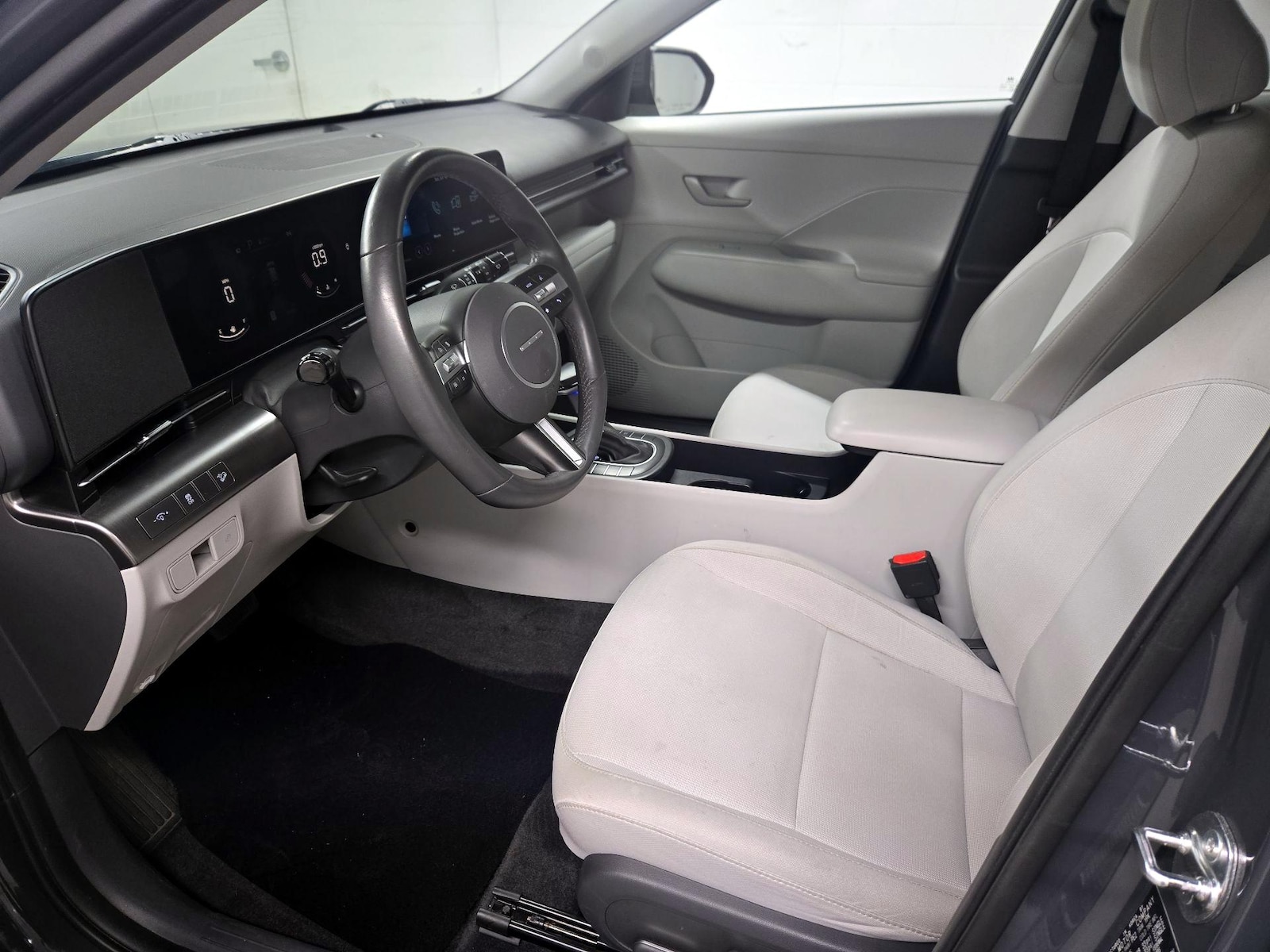 2025 Hyundai Kona SEL - Photo 12