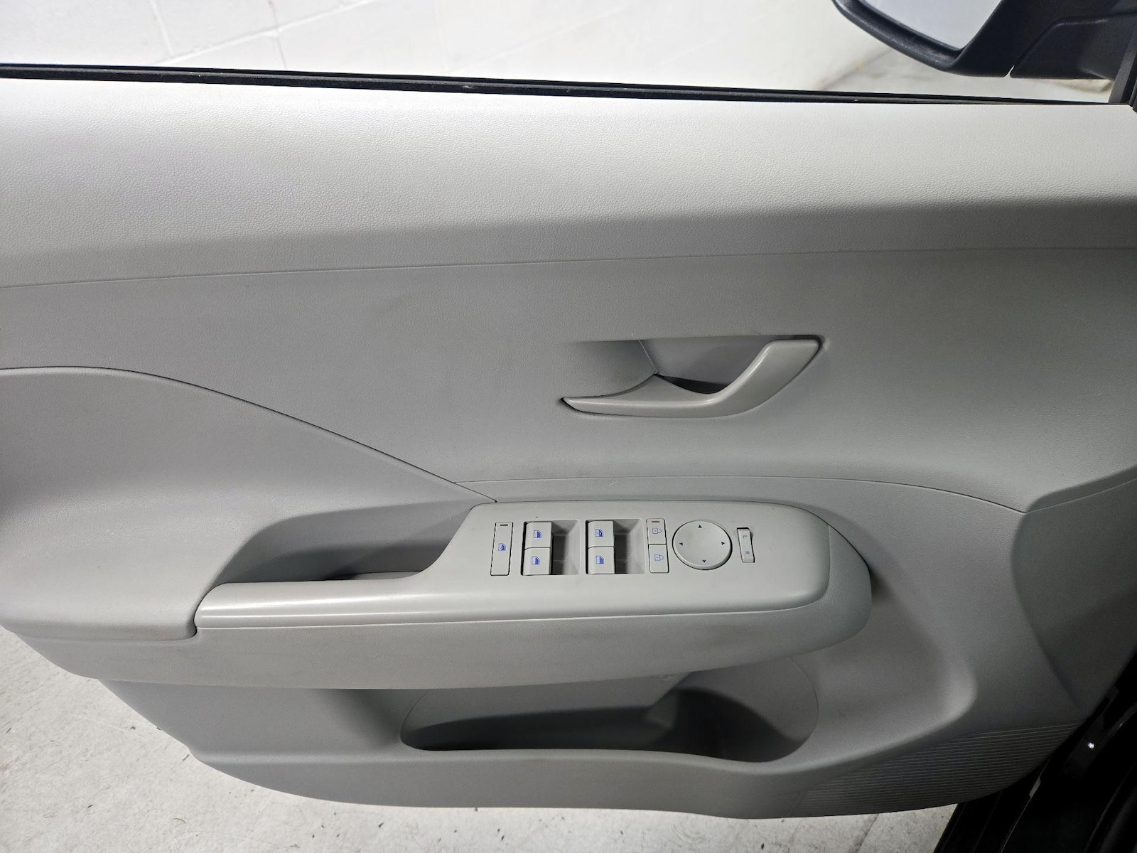 2025 Hyundai Kona SEL - Photo 13