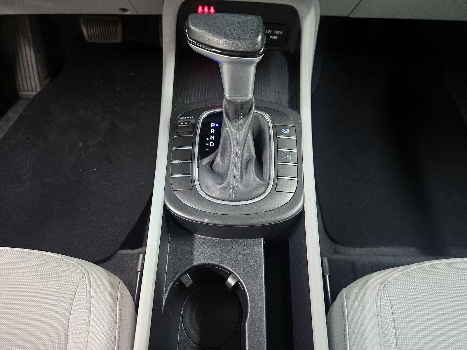 2025 Hyundai Kona SEL - Photo 18