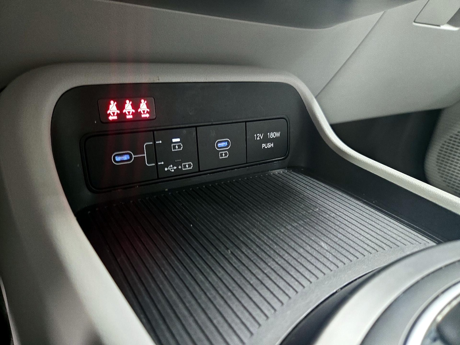 2025 Hyundai Kona SEL - Photo 19