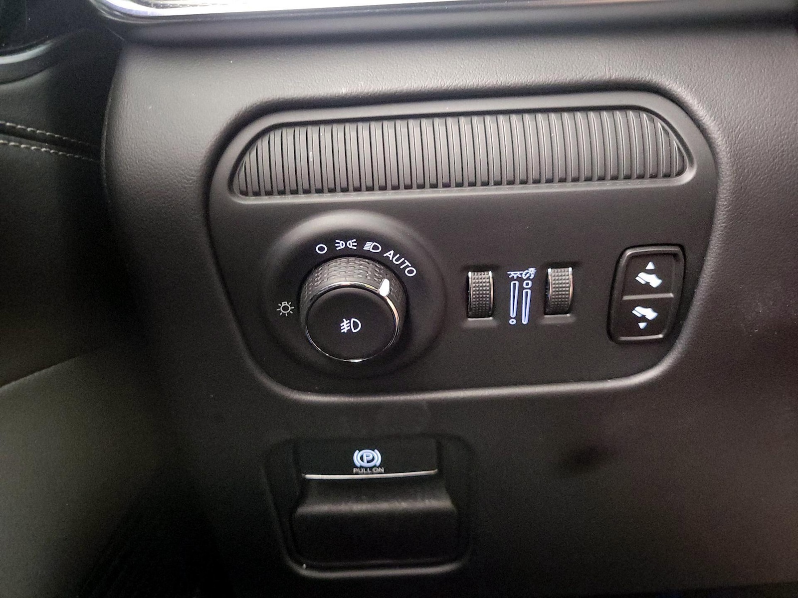 2024 Jeep Grand Wagoneer L Series II - Photo 14