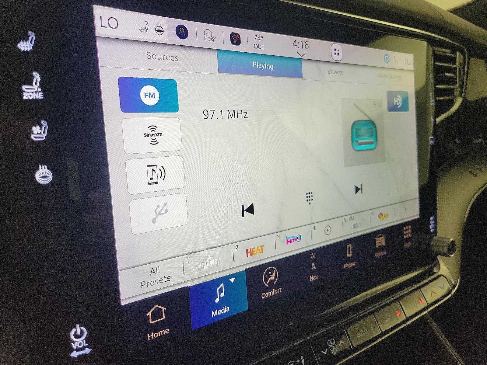 2024 Jeep Grand Wagoneer L Series II - Photo 17