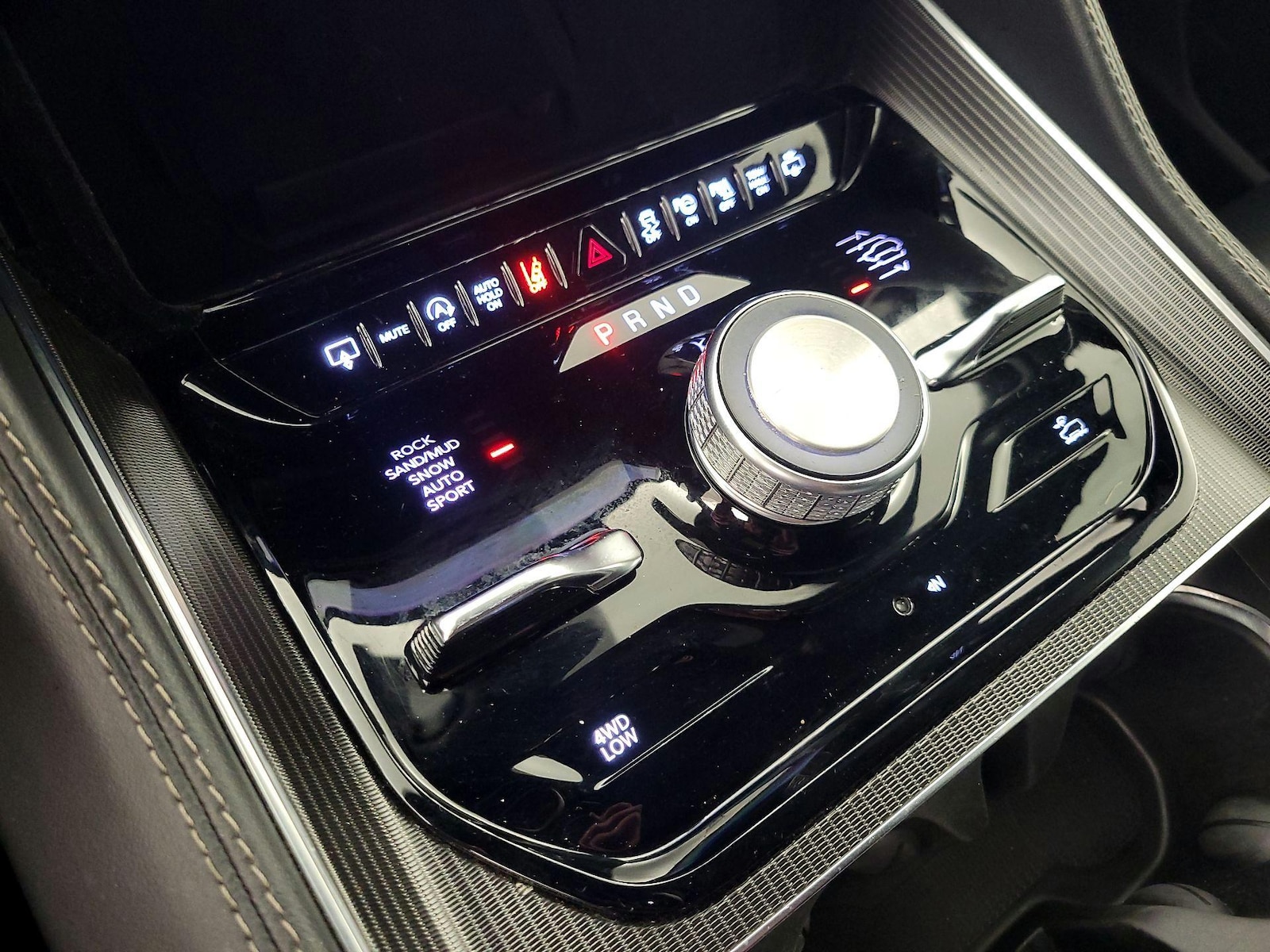 2024 Jeep Grand Wagoneer L Series II - Photo 19