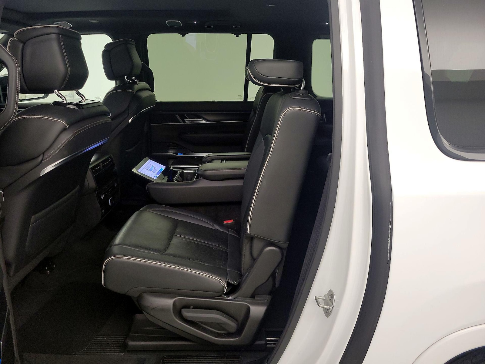 2024 Jeep Grand Wagoneer L Series II - Photo 22