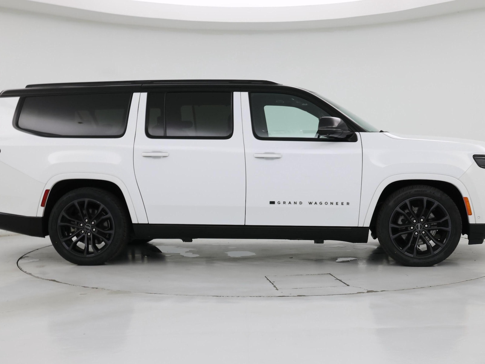 2024 Jeep Grand Wagoneer L Series II - Photo 8