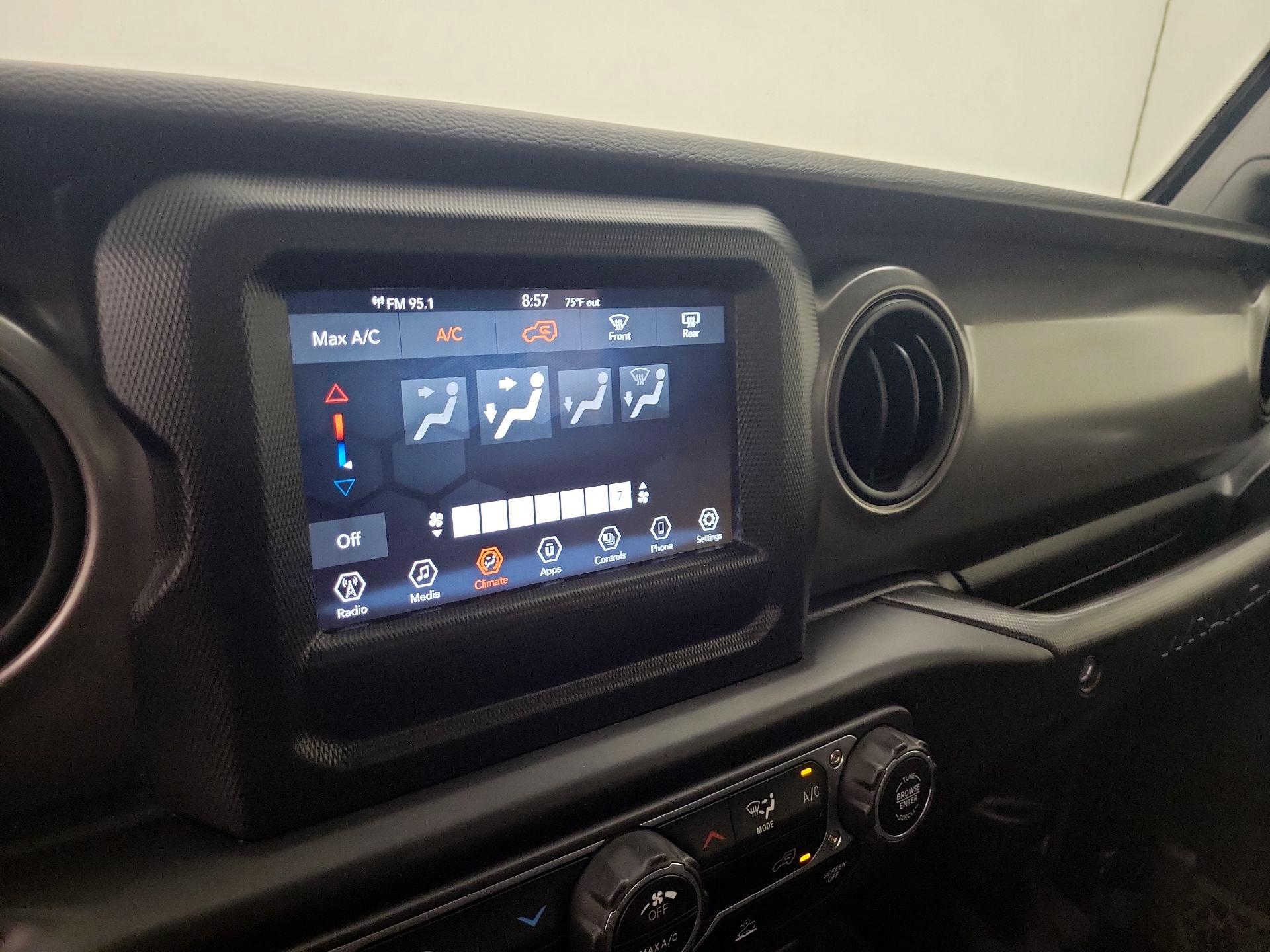 Thumbnail: 2022 Jeep Wrangler - 15