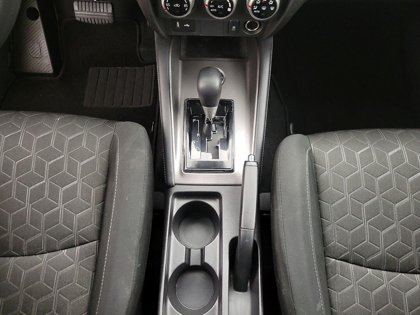 2025 Mitsubishi Outlander Sport ES - Photo 18
