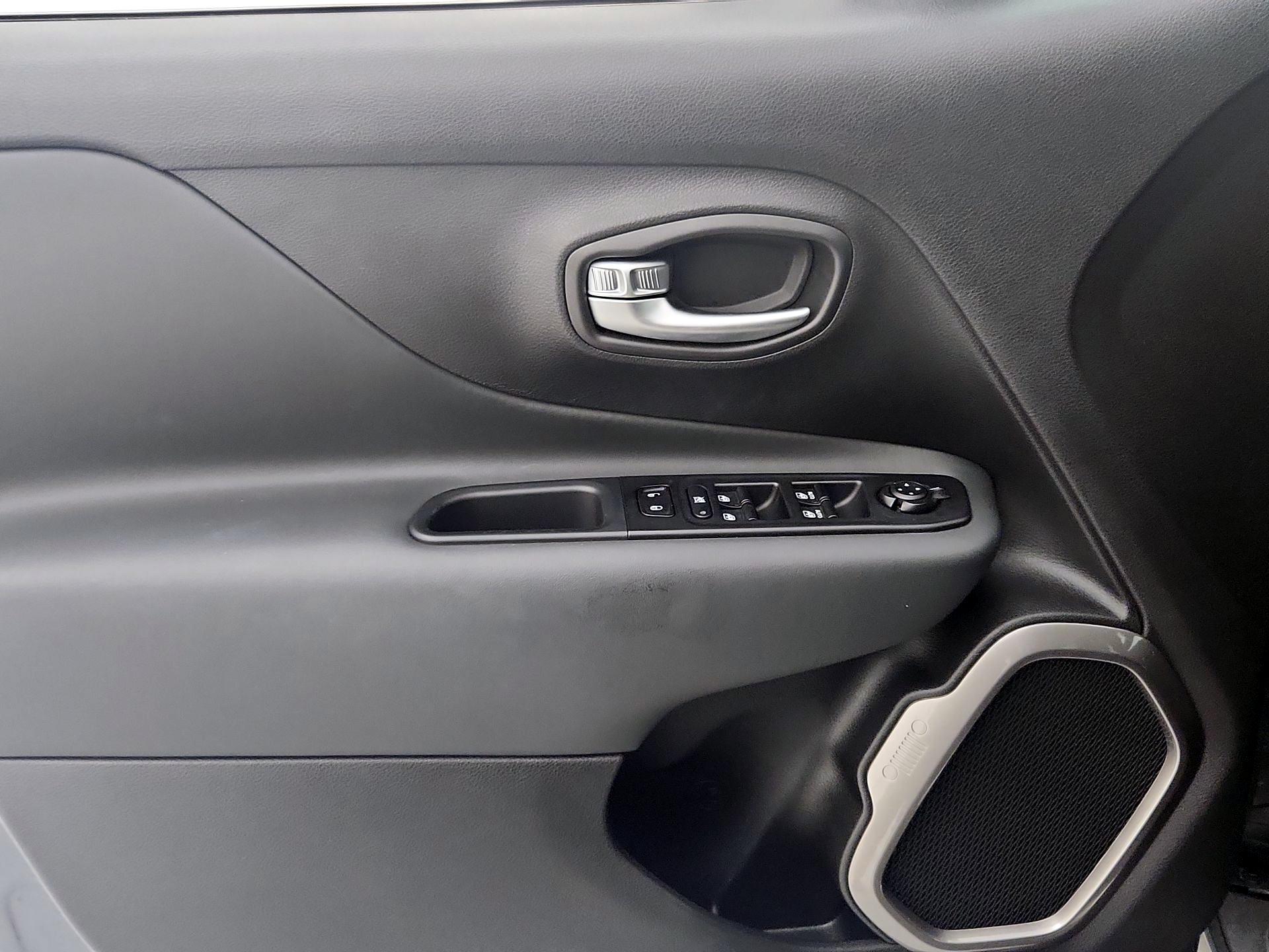 Thumbnail: 2022 Jeep Renegade - 12