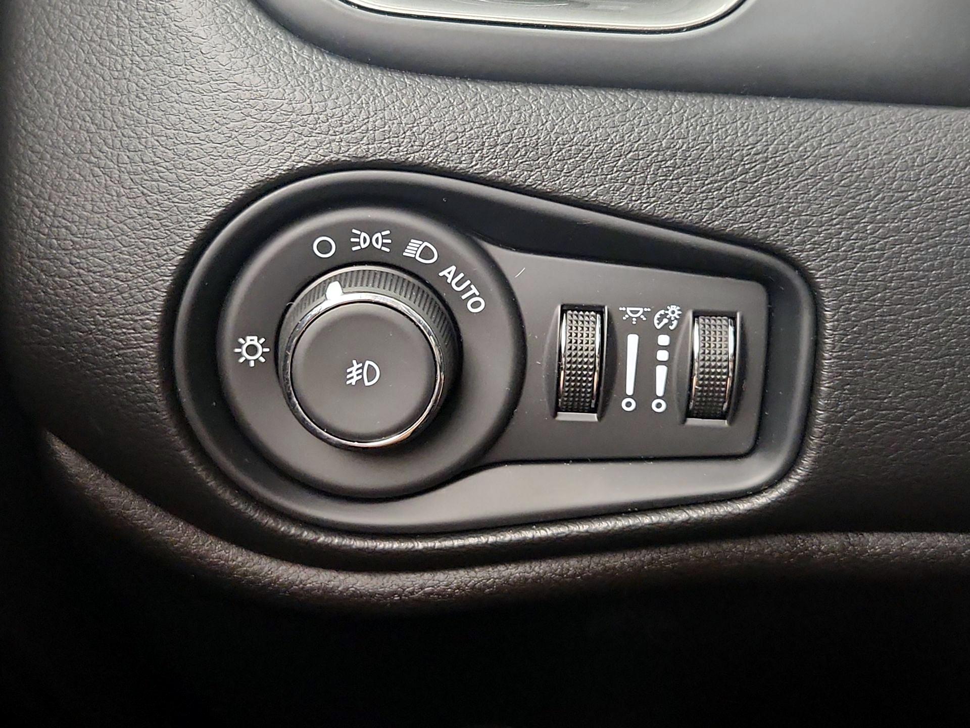 Thumbnail: 2022 Jeep Renegade - 13