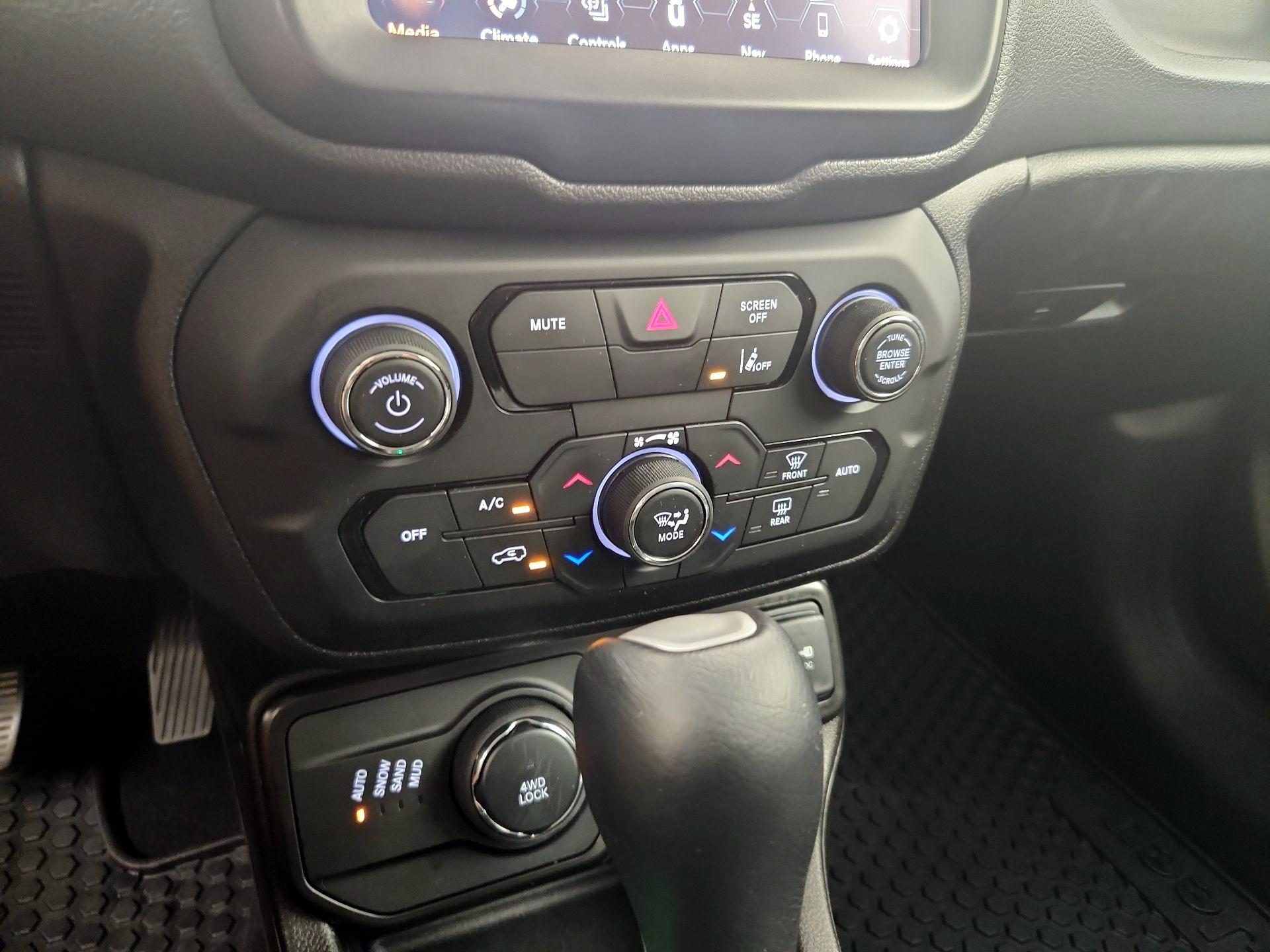 Thumbnail: 2022 Jeep Renegade - 17