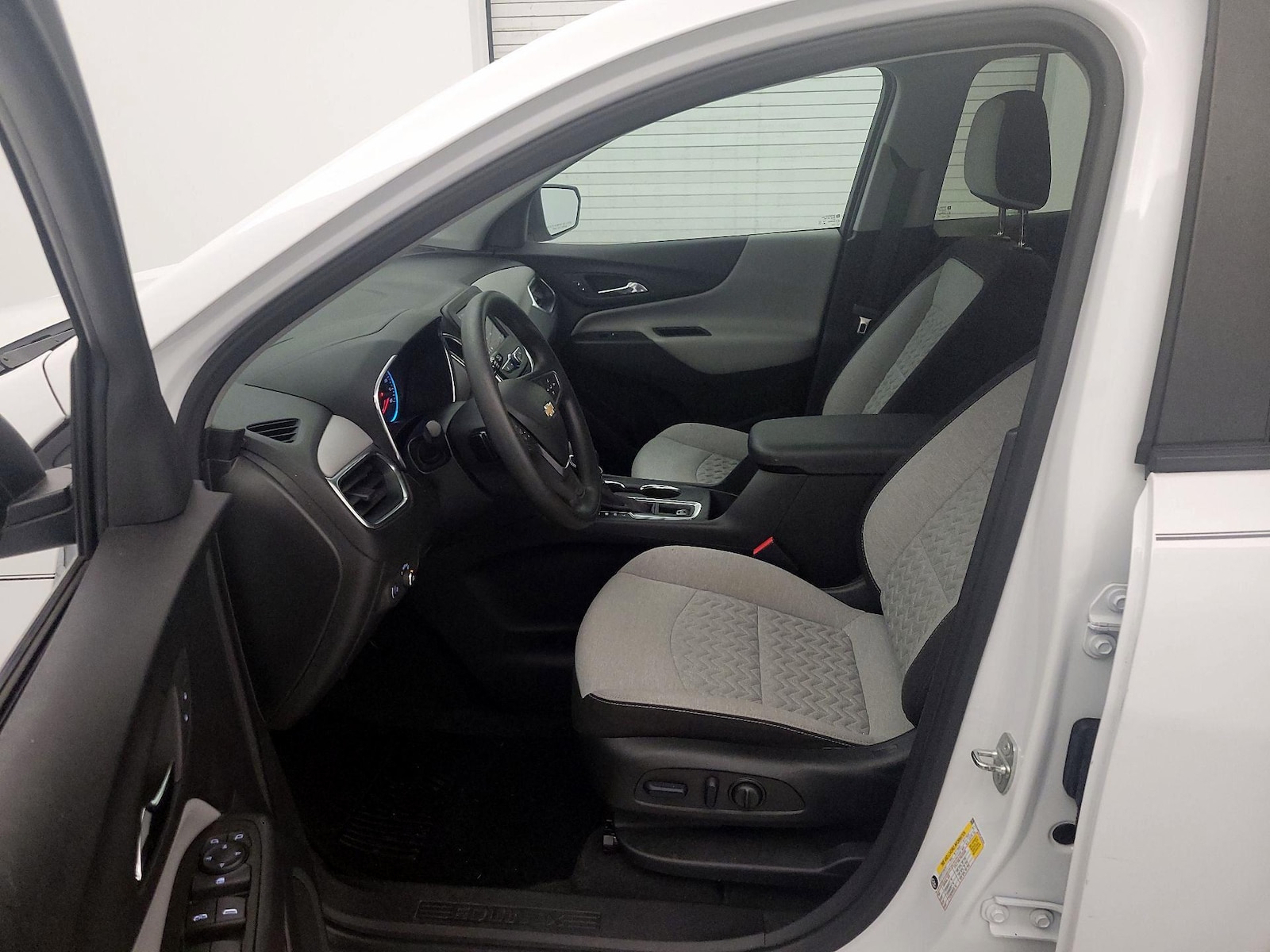 2023 Chevrolet Equinox LS - Photo 12