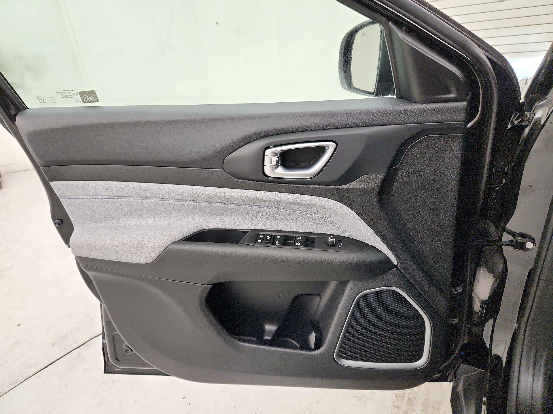 Thumbnail: 2023 Jeep Compass - 12