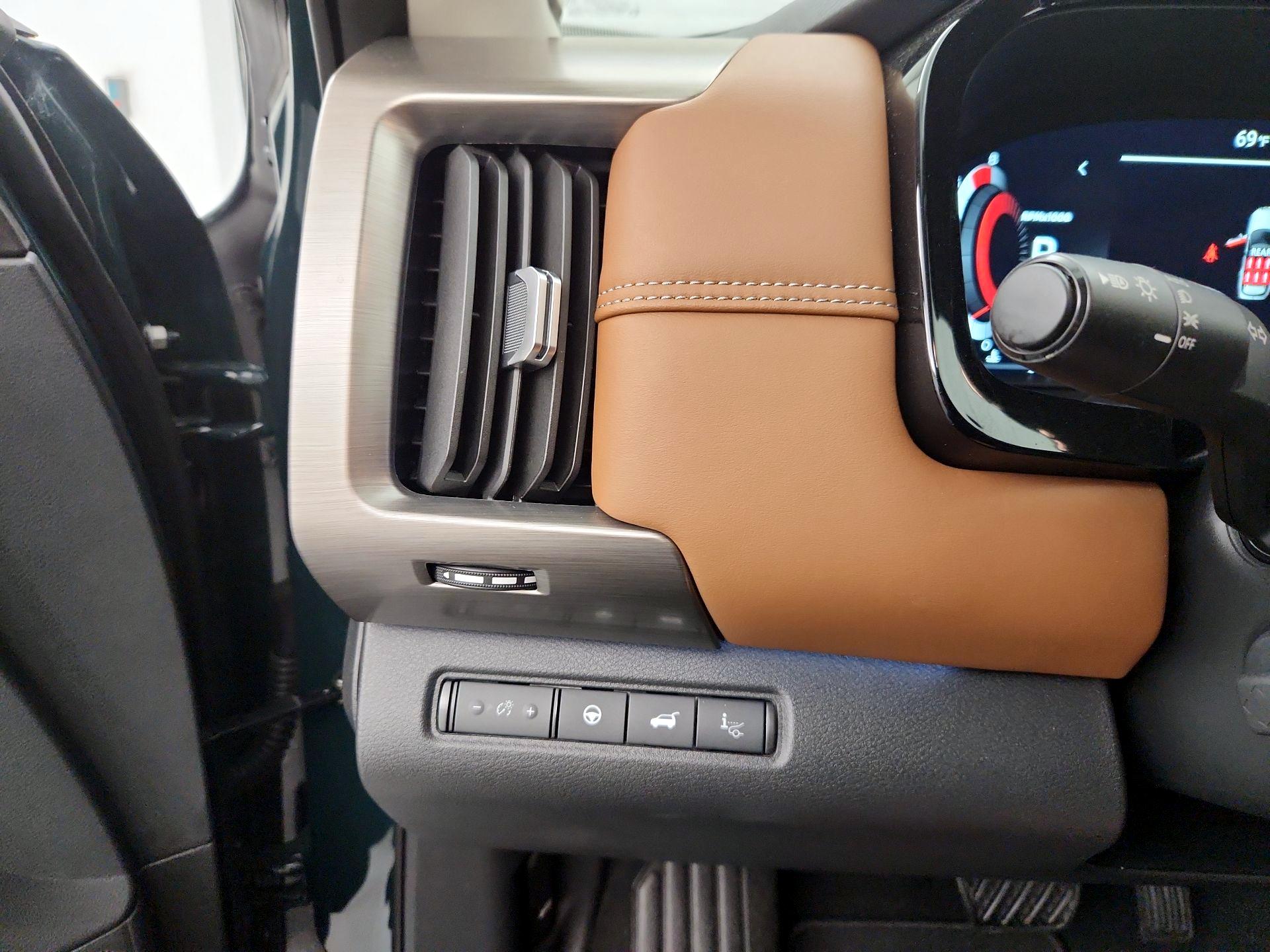 Thumbnail: 2025 Nissan Pathfinder - 13