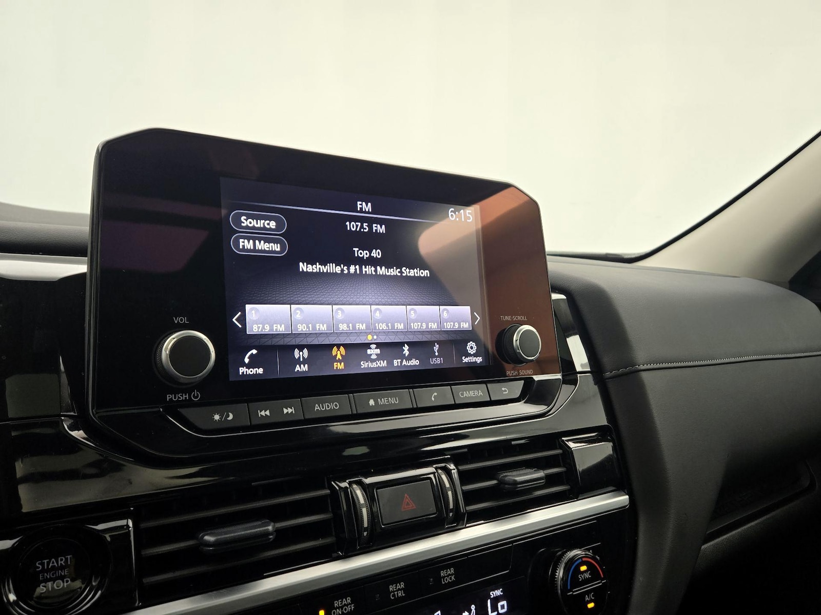 2025 Nissan Pathfinder SV - Photo 16