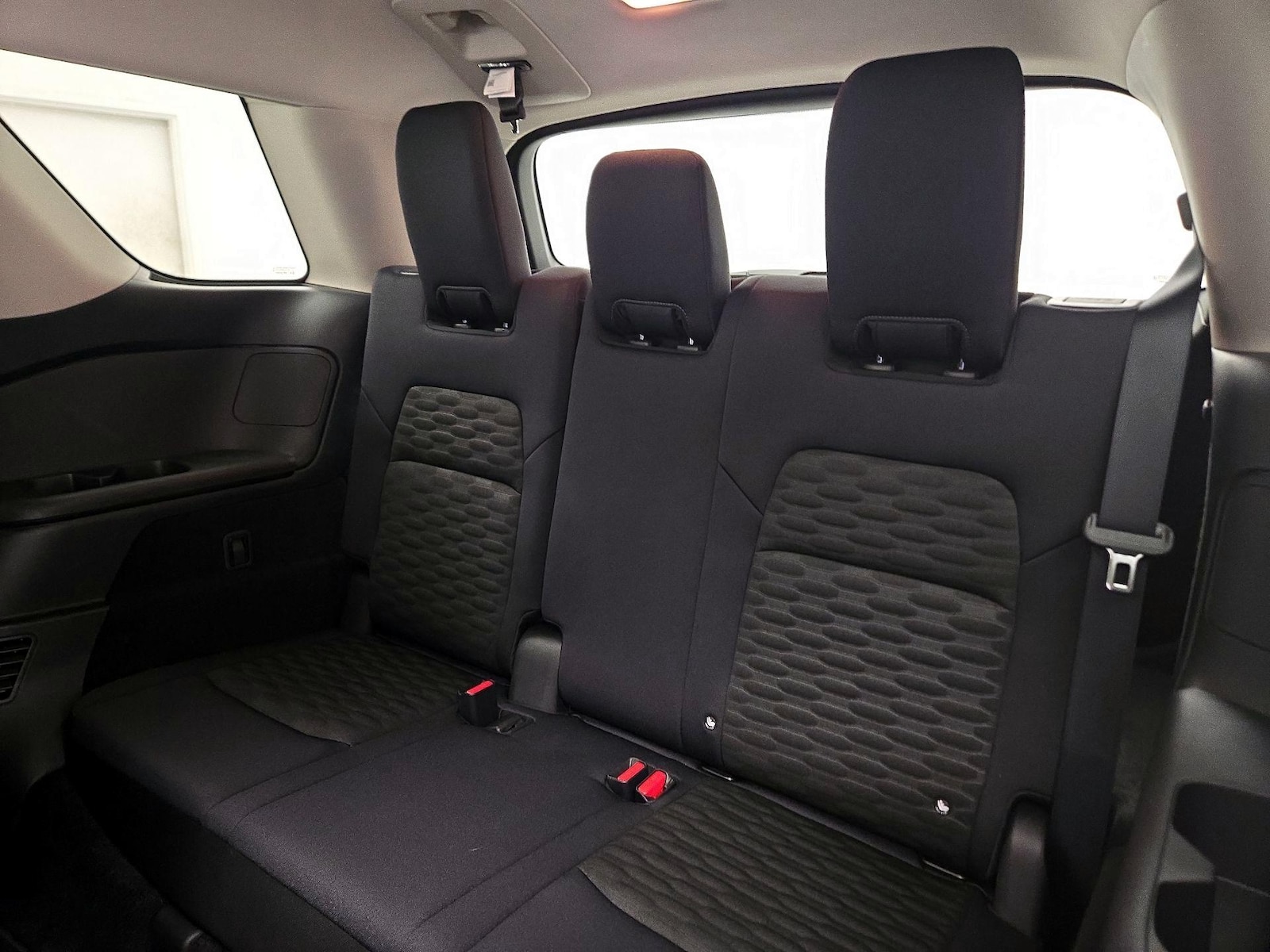 2025 Nissan Pathfinder SV - Photo 22