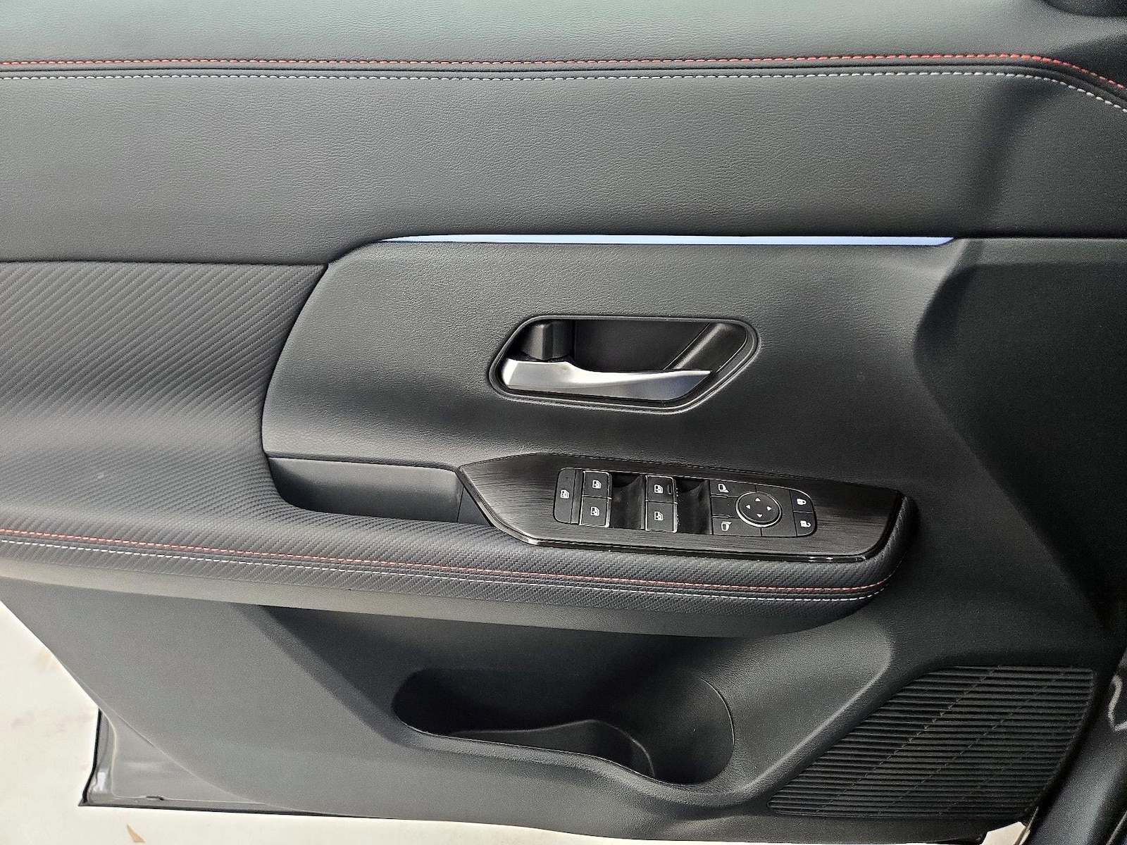 2025 Nissan Kicks SR - Photo 13