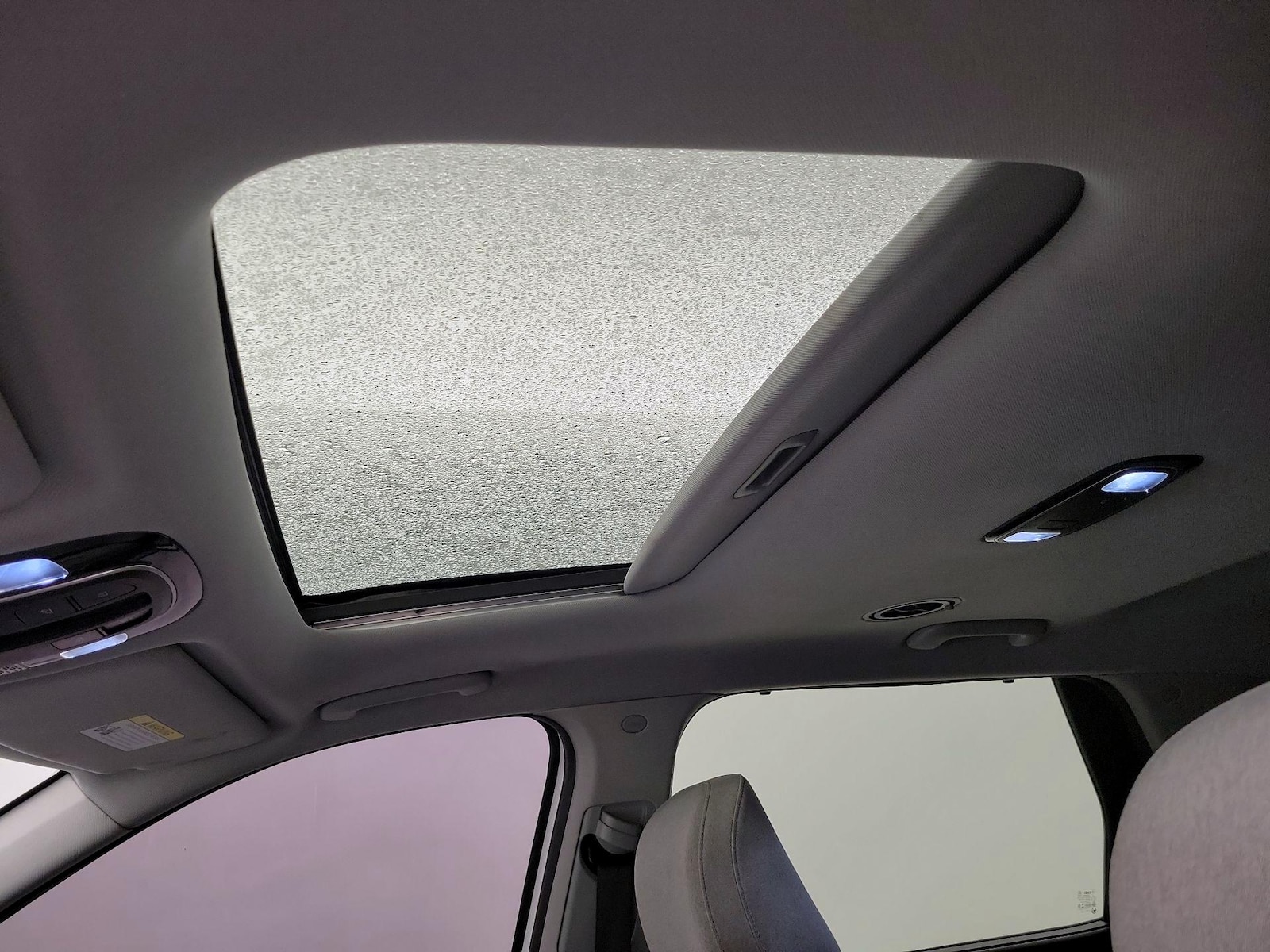 Sunroof(s) & Overhead Airbags