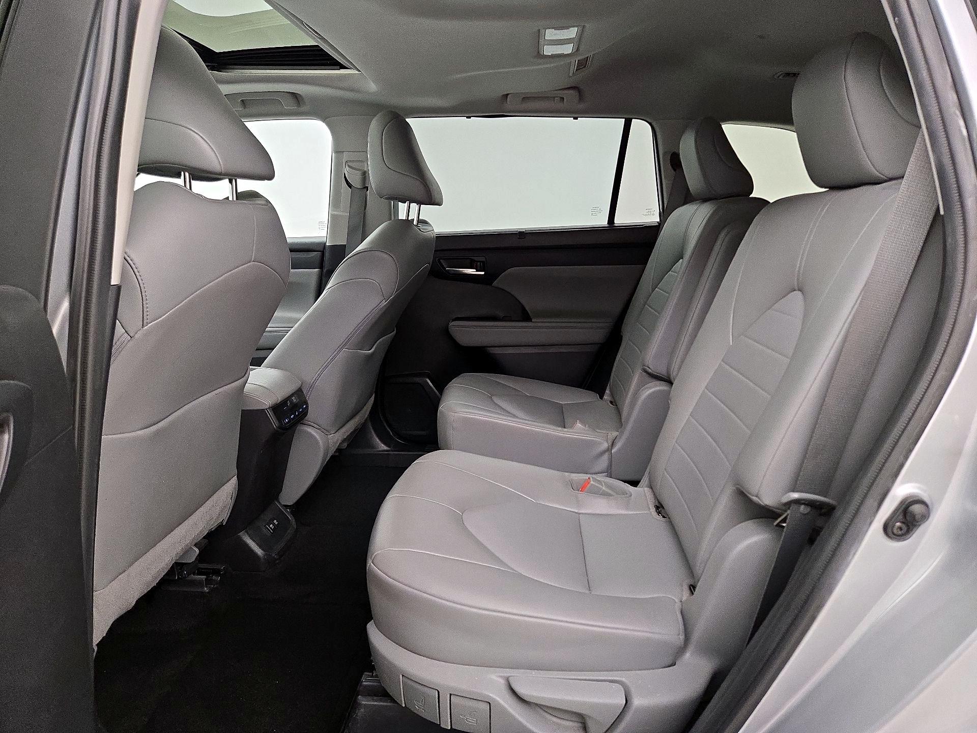 Thumbnail: 2021 Toyota Highlander - 20