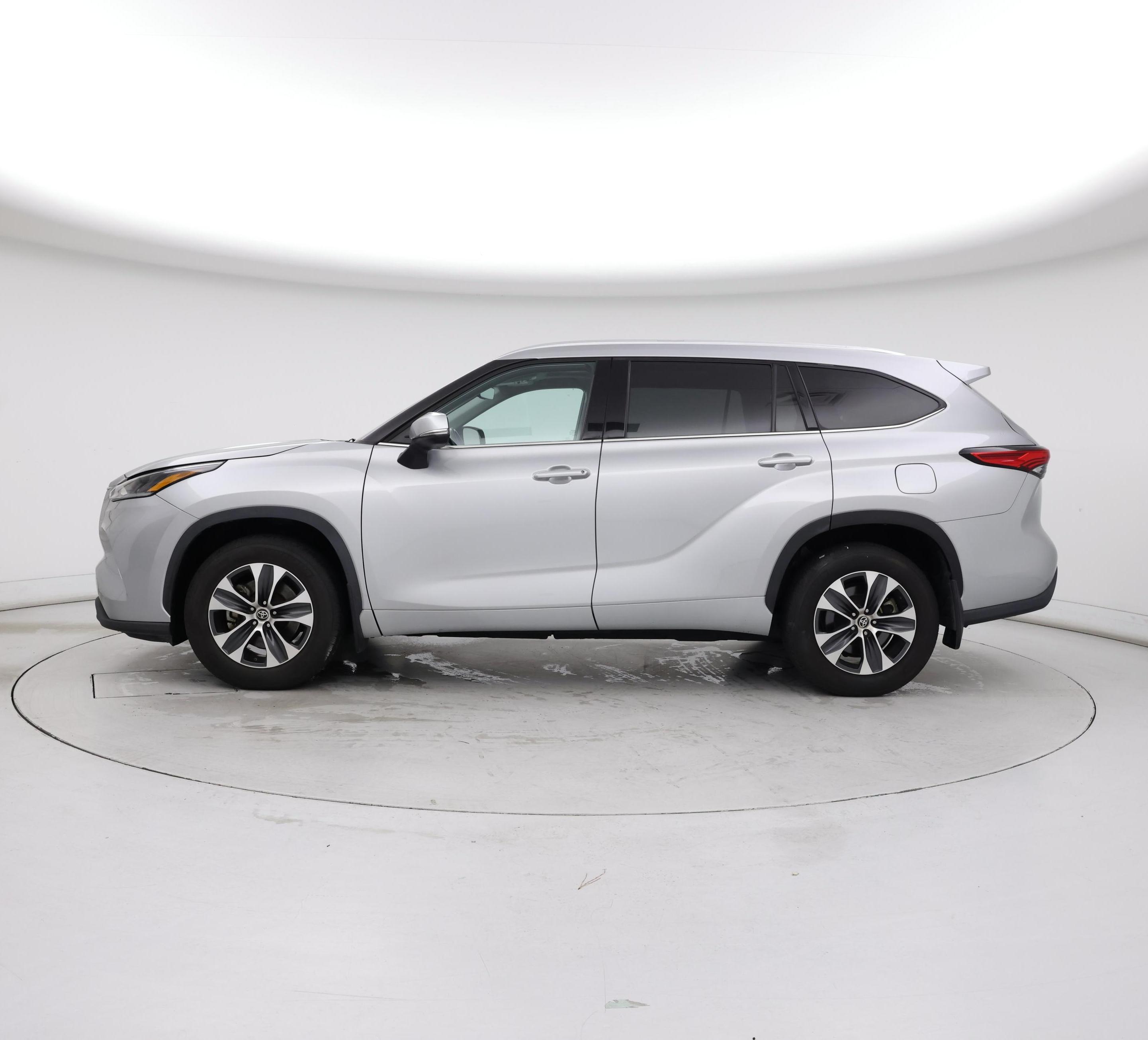 Thumbnail: 2021 Toyota Highlander - 3